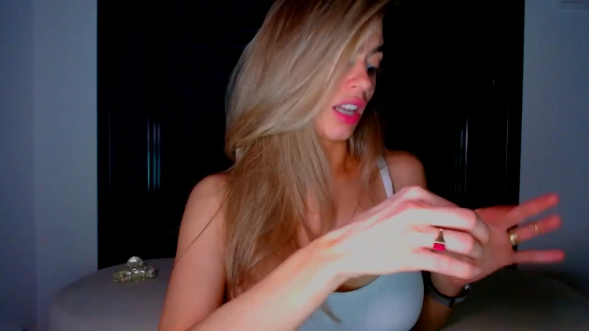 Gallery image thumbnail from fresagirl's myfreecams stream on, 03/20/2025, 22:38 image 11 of 20