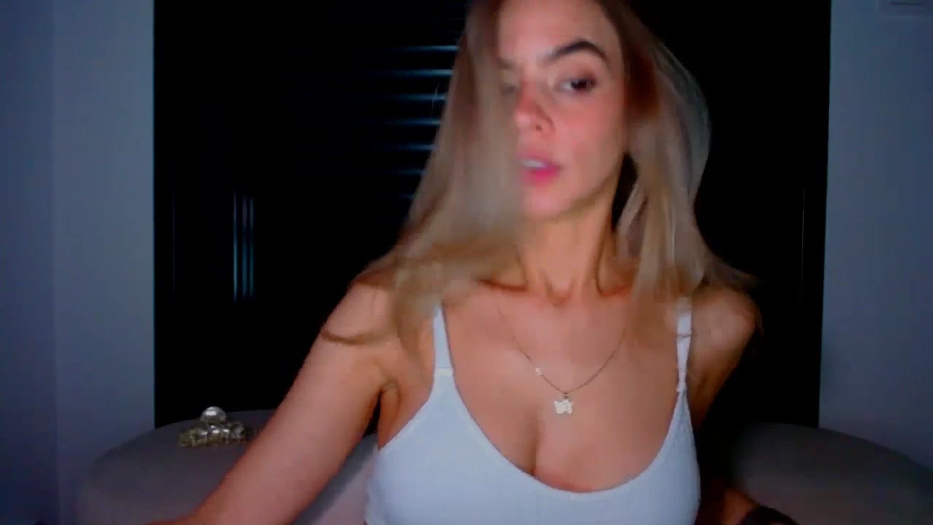 Gallery image thumbnail from fresagirl's myfreecams stream on, 03/20/2025, 22:38 image 13 of 20