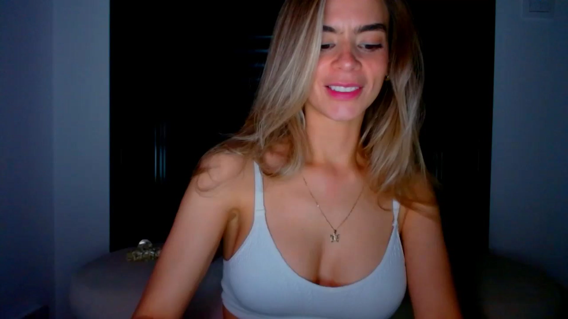 Gallery image thumbnail from fresagirl's myfreecams stream on, 03/20/2025, 22:38 image 20 of 20