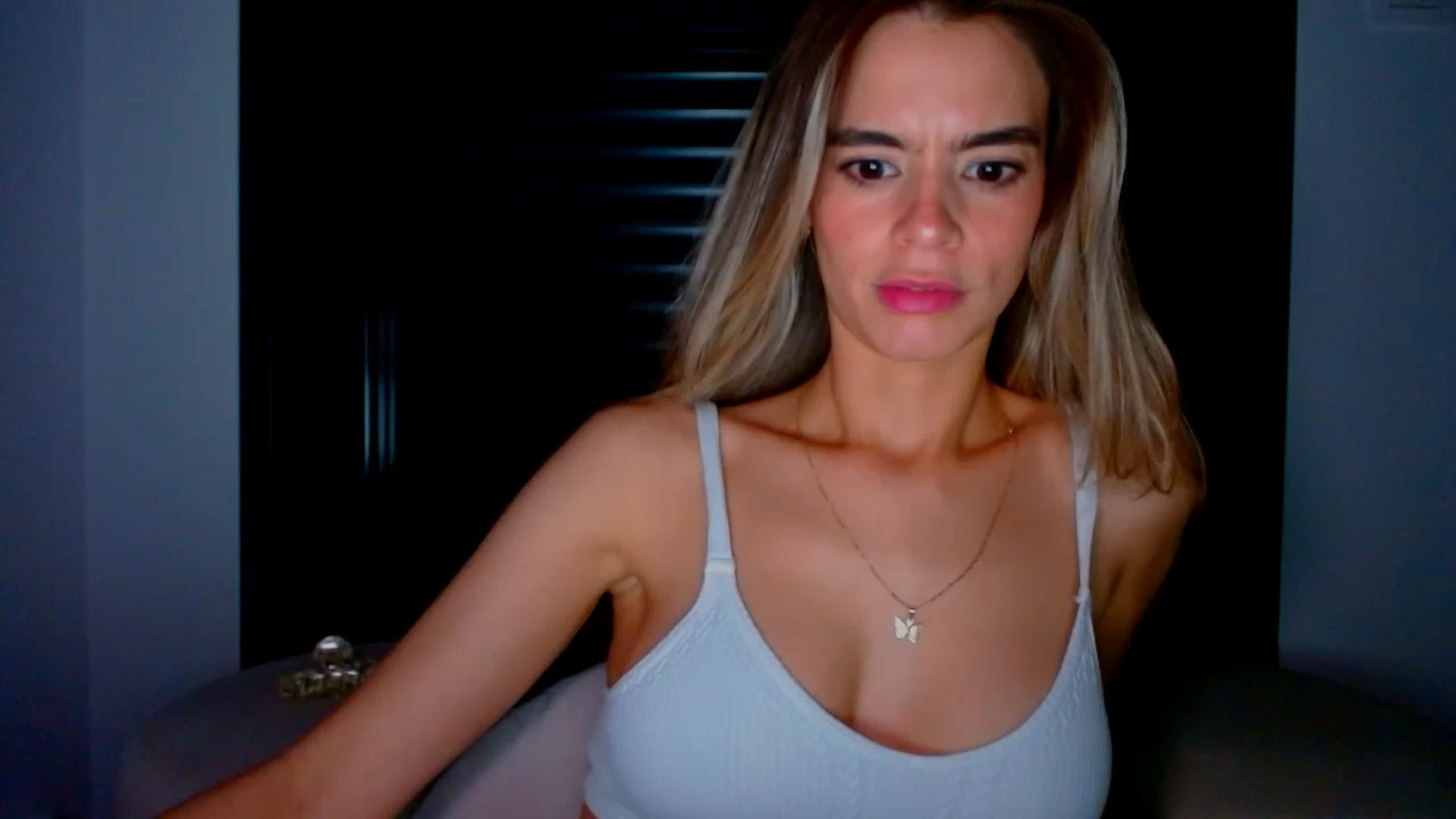 Gallery image thumbnail from fresagirl's myfreecams stream on, 03/20/2025, 22:38 image 8 of 20