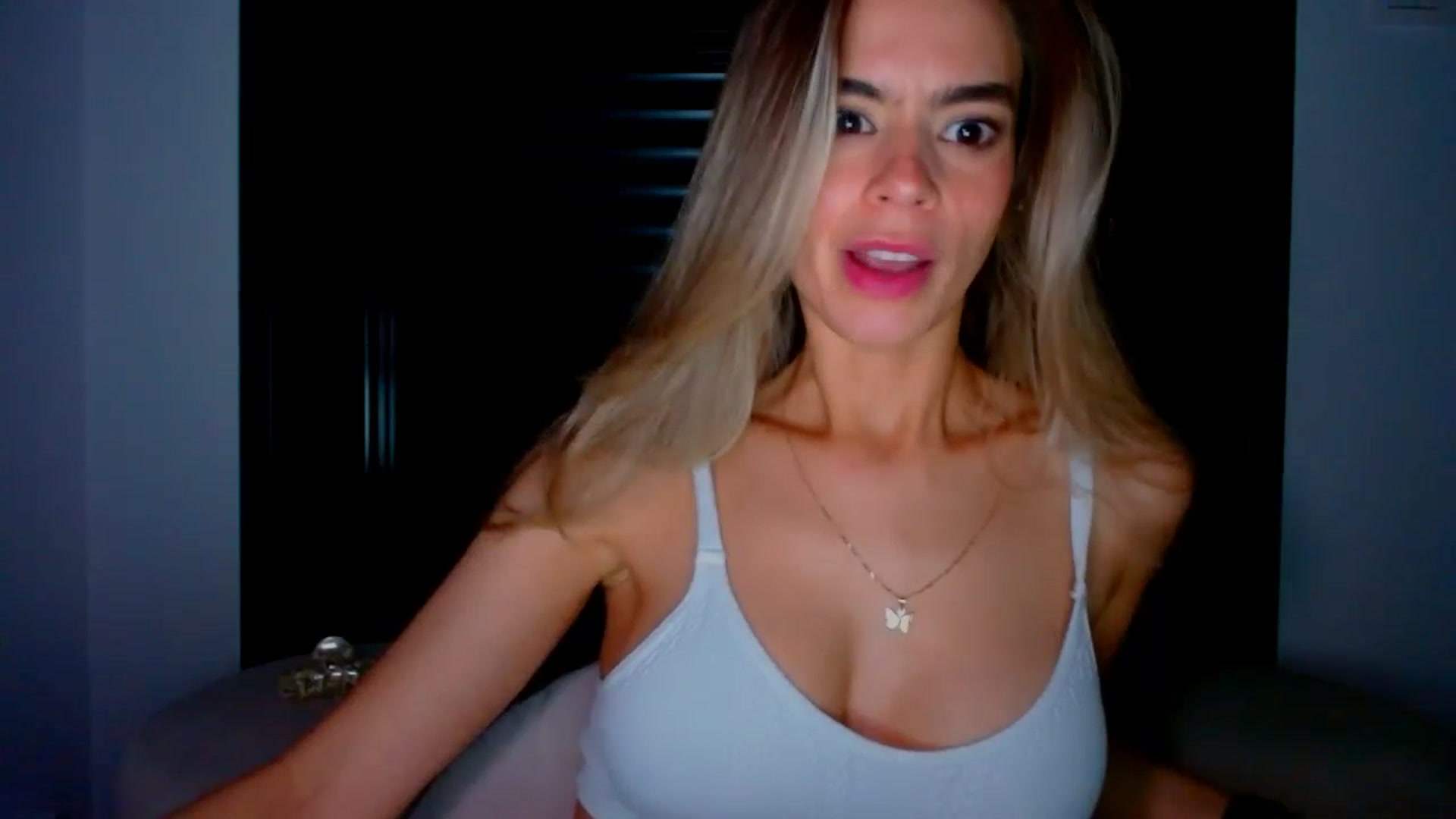 Gallery image thumbnail from fresagirl's myfreecams stream on, 03/20/2025, 22:38 image 5 of 20