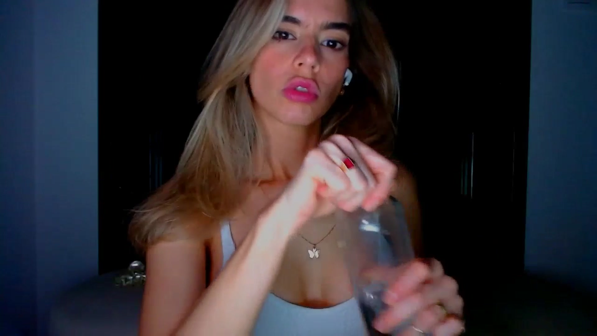 Gallery image thumbnail from fresagirl's myfreecams stream on, 03/20/2025, 22:38 image 3 of 20