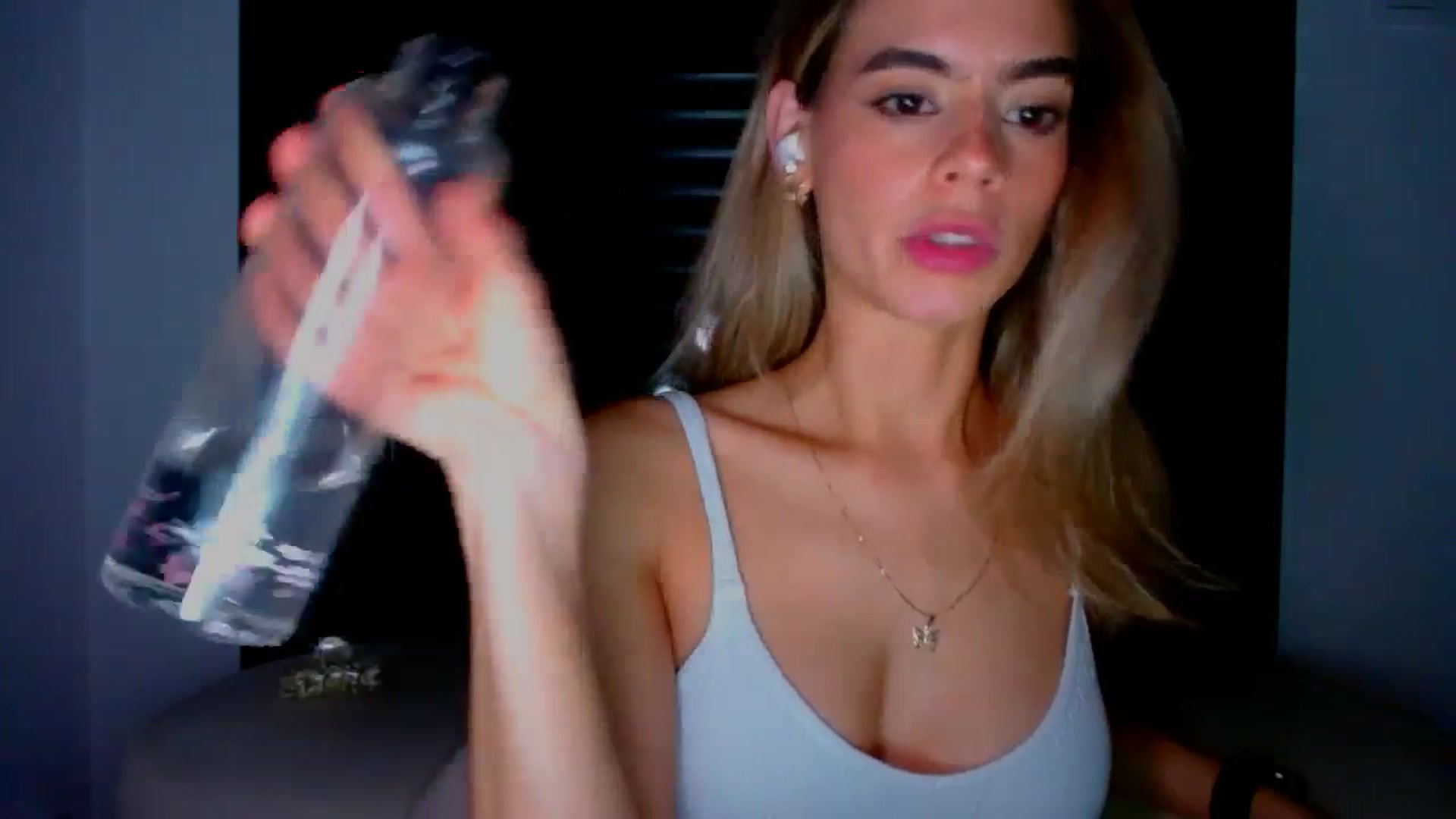 Gallery image thumbnail from fresagirl's myfreecams stream on, 03/20/2025, 22:38 image 6 of 20