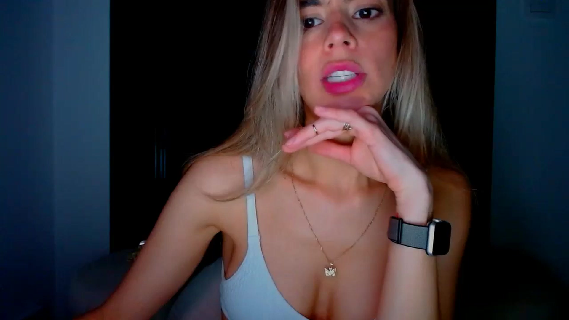 Gallery image thumbnail from fresagirl's myfreecams stream on, 03/20/2025, 22:38 image 15 of 20