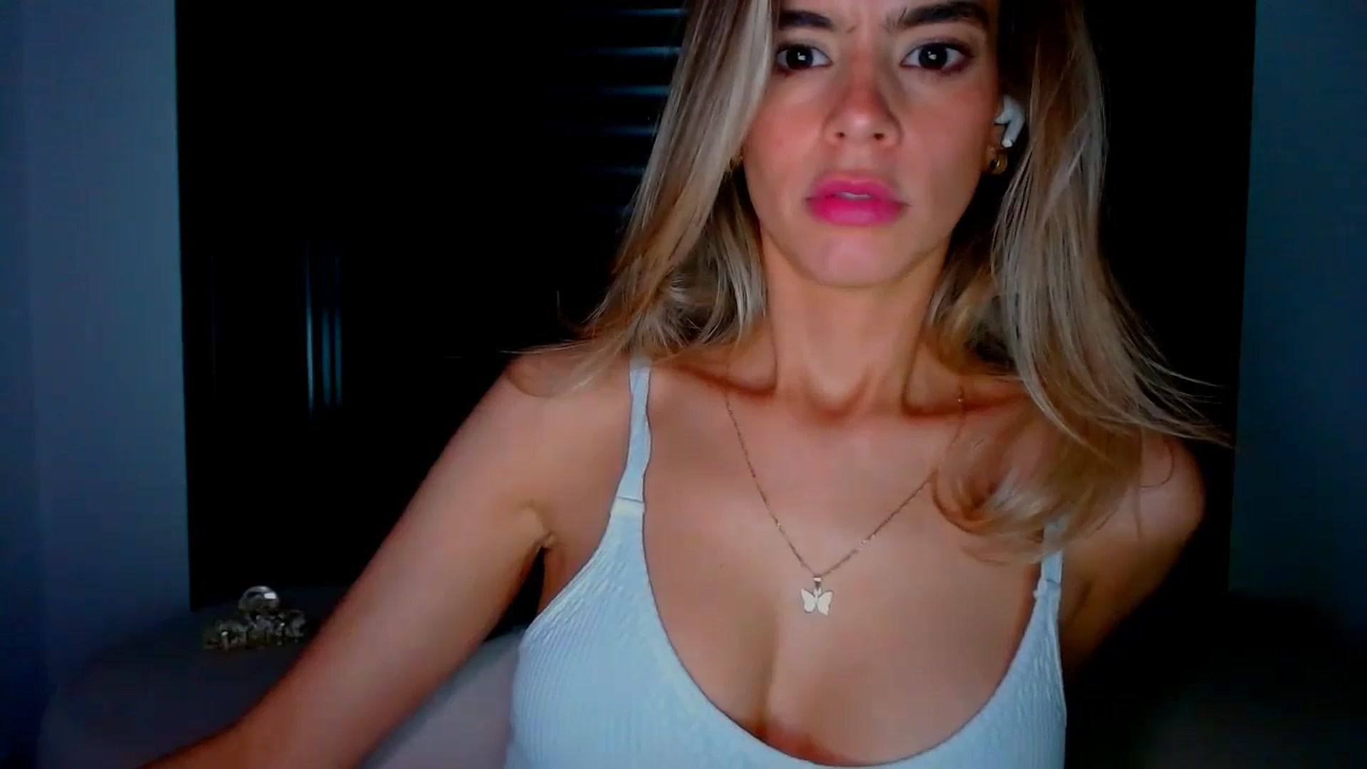 Gallery image thumbnail from fresagirl's myfreecams stream on, 03/20/2025, 23:30 image 5 of 20