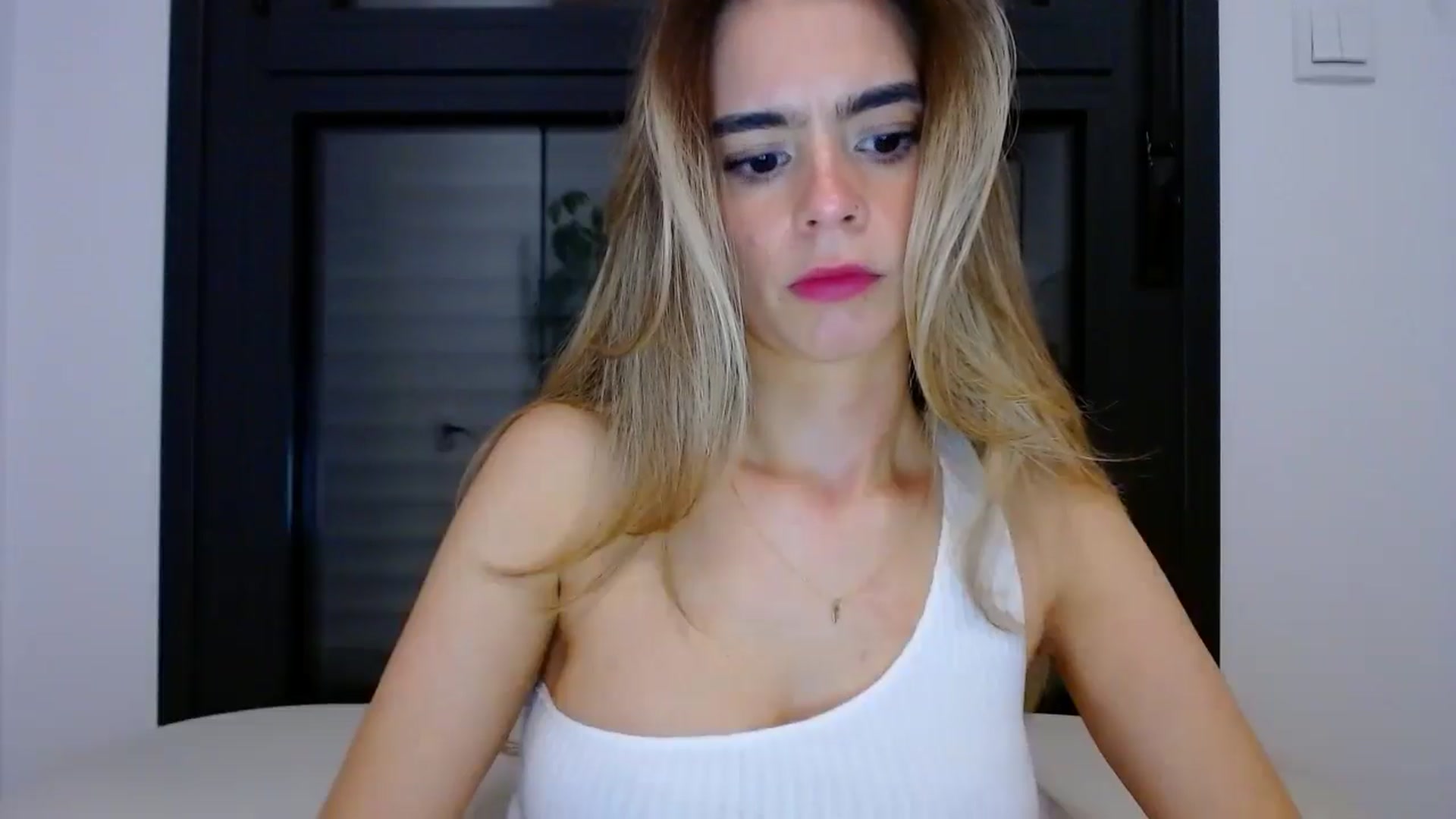 Gallery image thumbnail from fresagirl's myfreecams stream on, 03/27/2025, 24:46 image 3 of 20