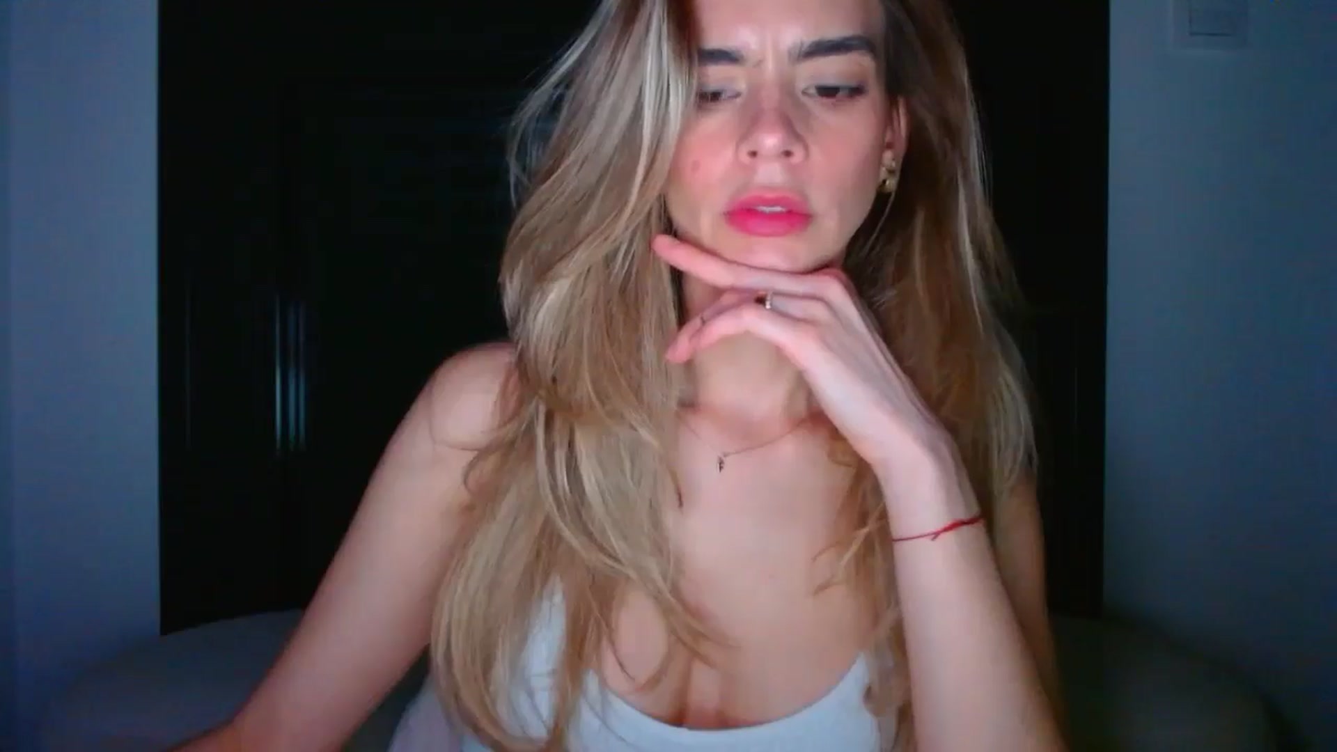 Gallery image thumbnail from fresagirl's myfreecams stream on, 03/27/2025, 22:17 image 13 of 20