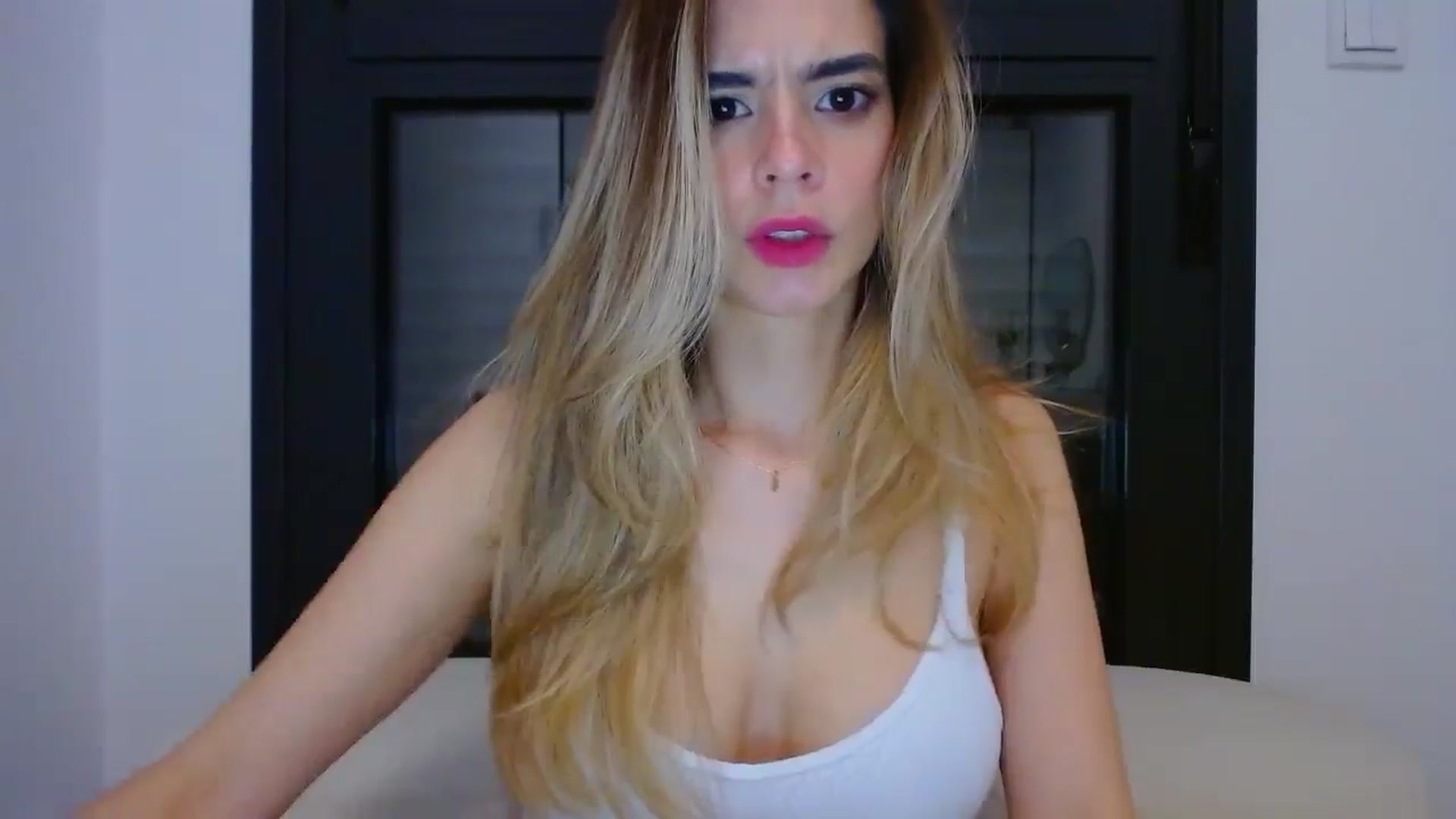 Gallery image thumbnail from fresagirl's myfreecams stream on, 03/27/2025, 22:17 image 16 of 20