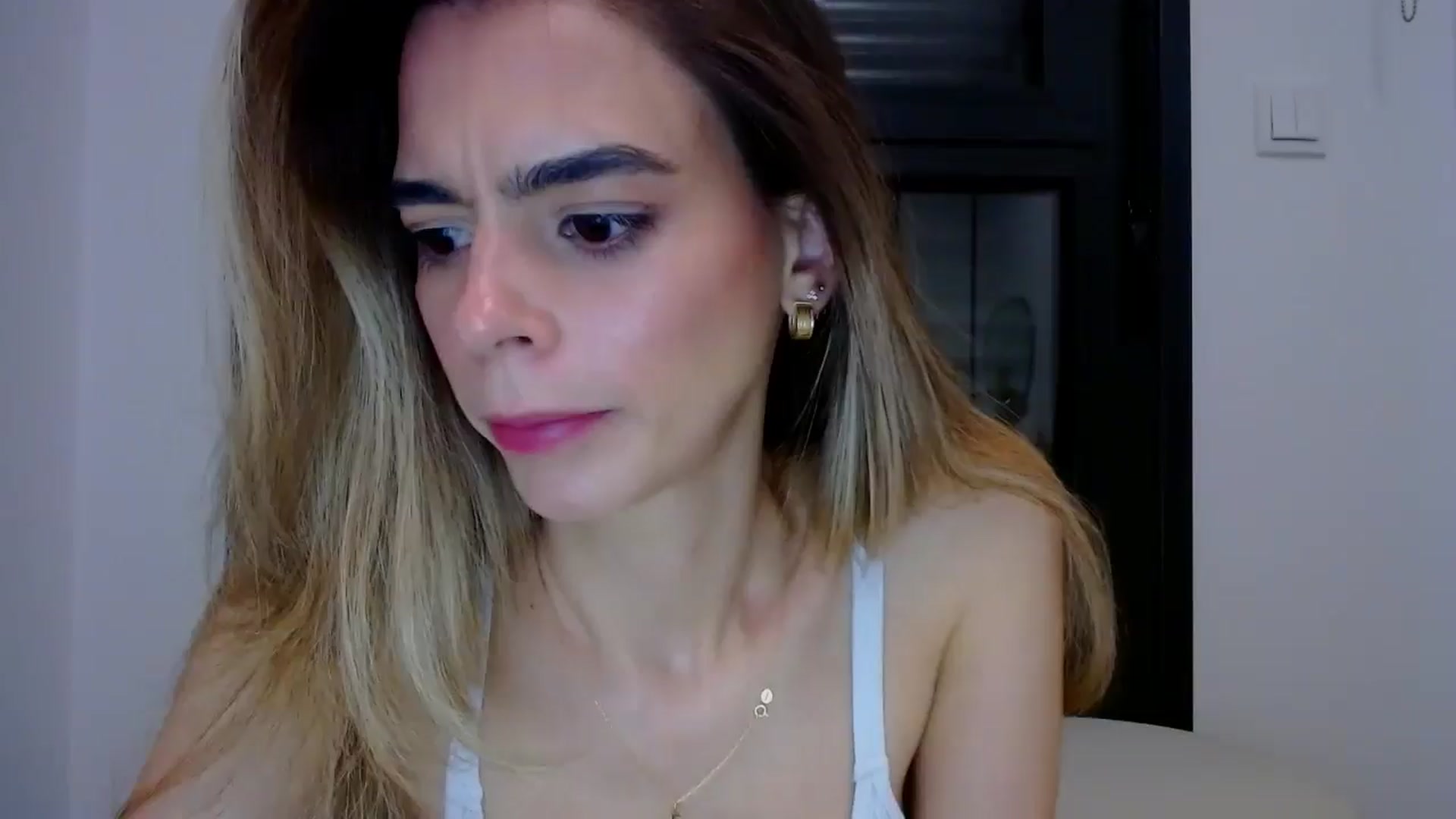 Gallery image thumbnail from fresagirl's myfreecams stream on, 03/27/2025, 22:17 image 1 of 20