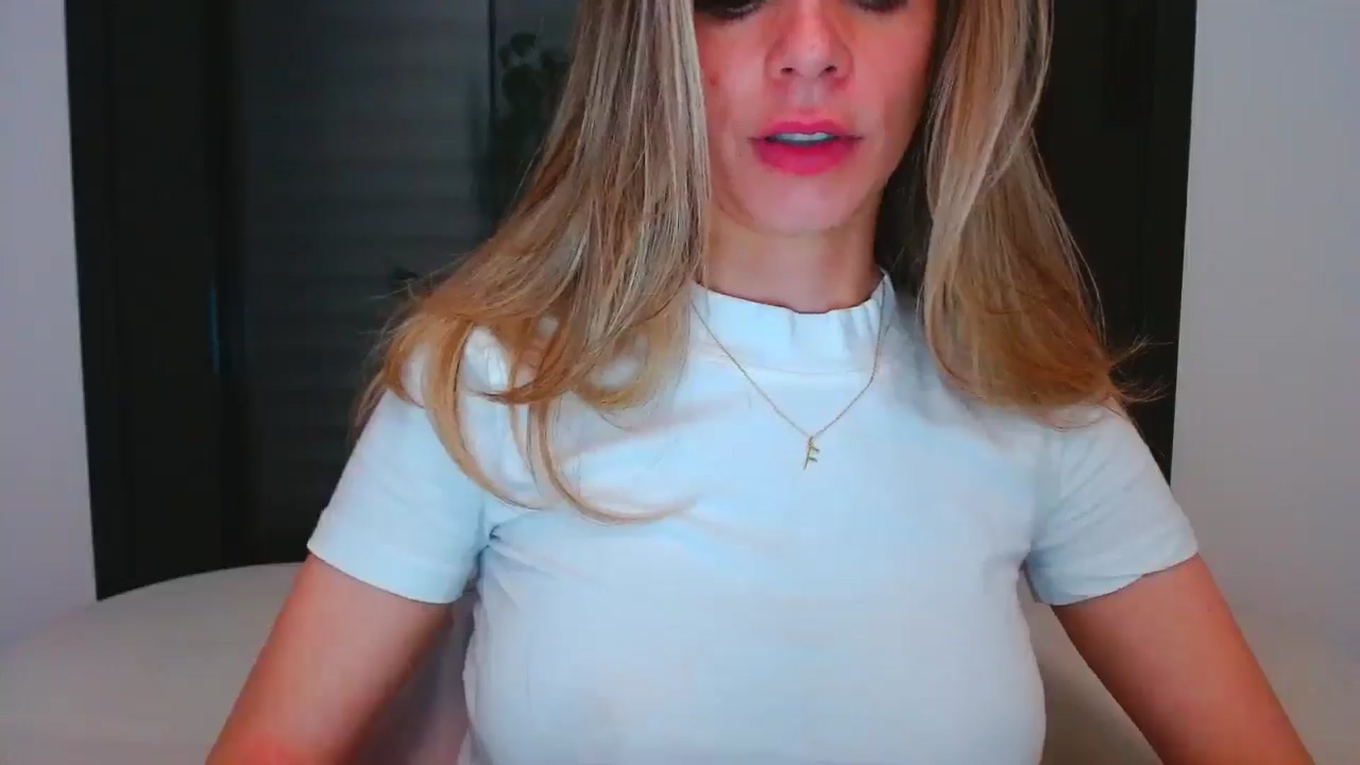 Gallery image thumbnail from fresagirl's myfreecams stream on, 04/01/2025, 02:14 image 18 of 20