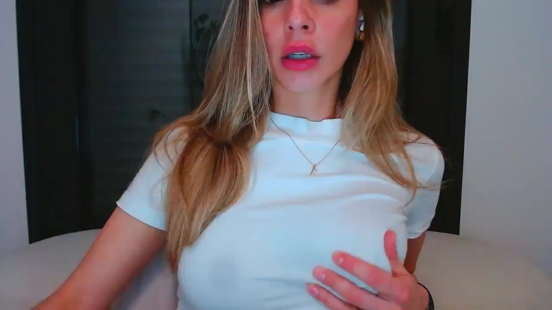 Gallery image thumbnail from fresagirl's myfreecams stream on, 04/01/2025, 02:14 image 17 of 20