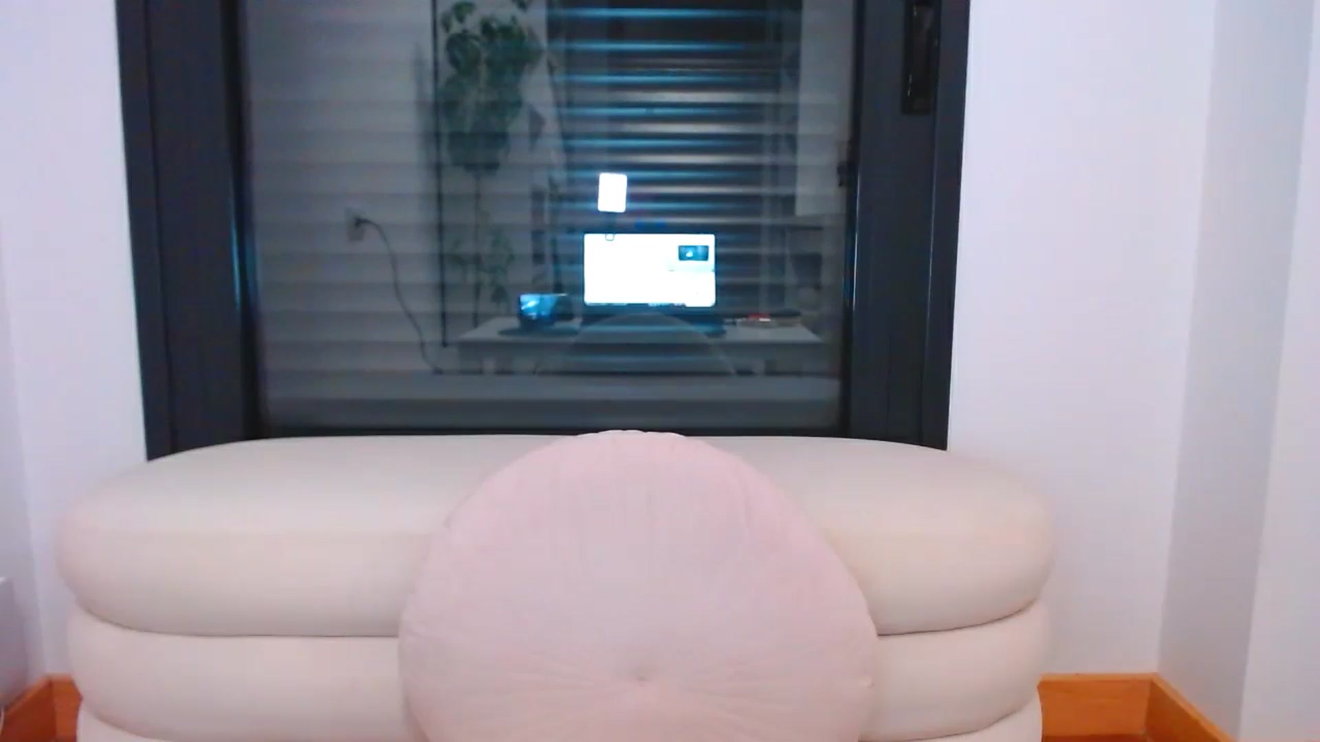 Gallery image thumbnail from fresagirl's myfreecams stream on, 04/01/2025, 02:14 image 5 of 20