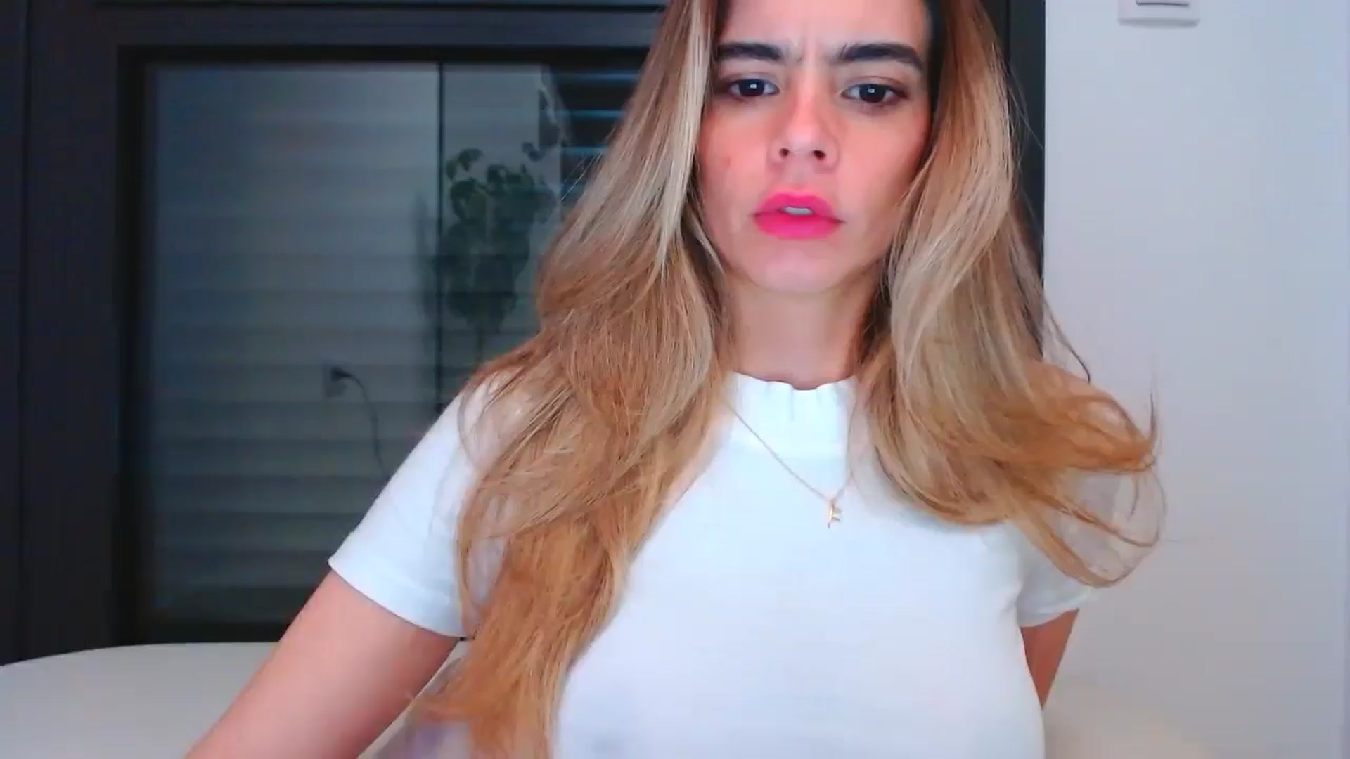 Gallery image thumbnail from fresagirl's myfreecams stream on, 04/01/2025, 02:14 image 8 of 20