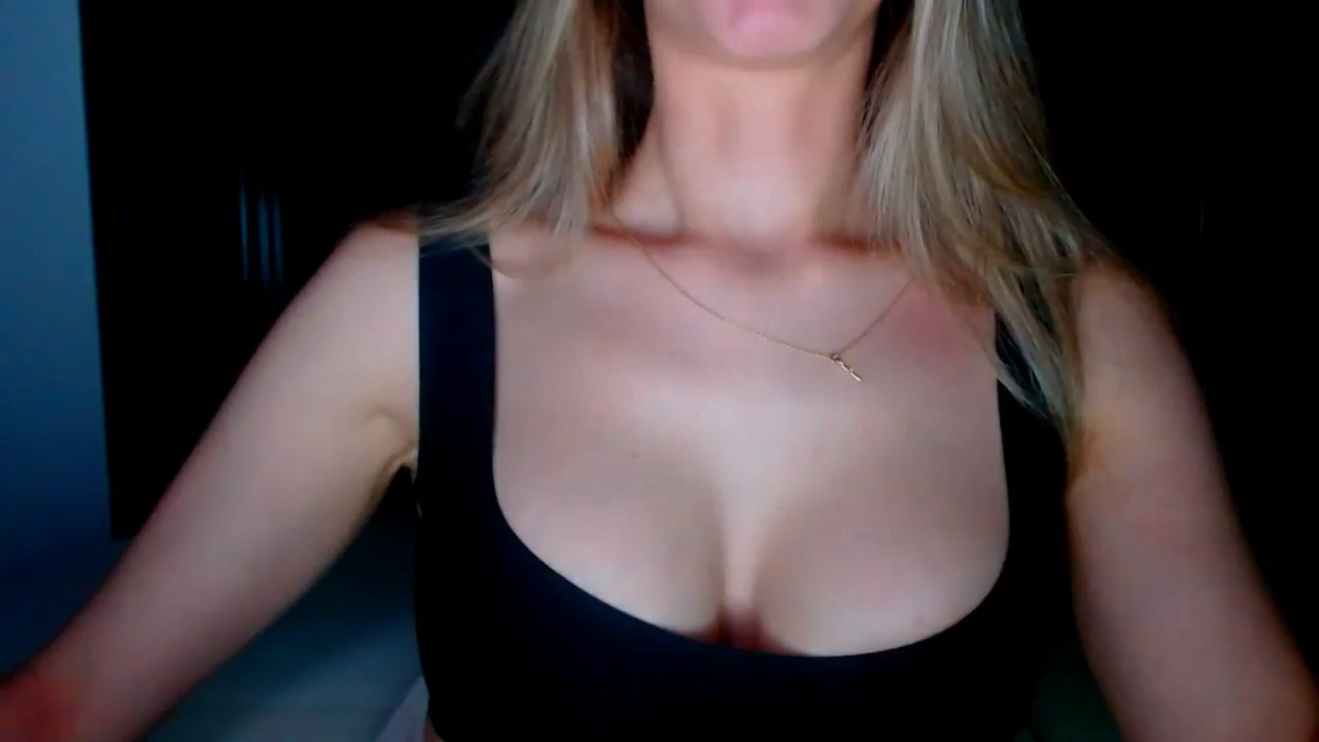 Gallery image thumbnail from fresagirl's myfreecams stream on, 04/04/2025, 24:38 image 11 of 20