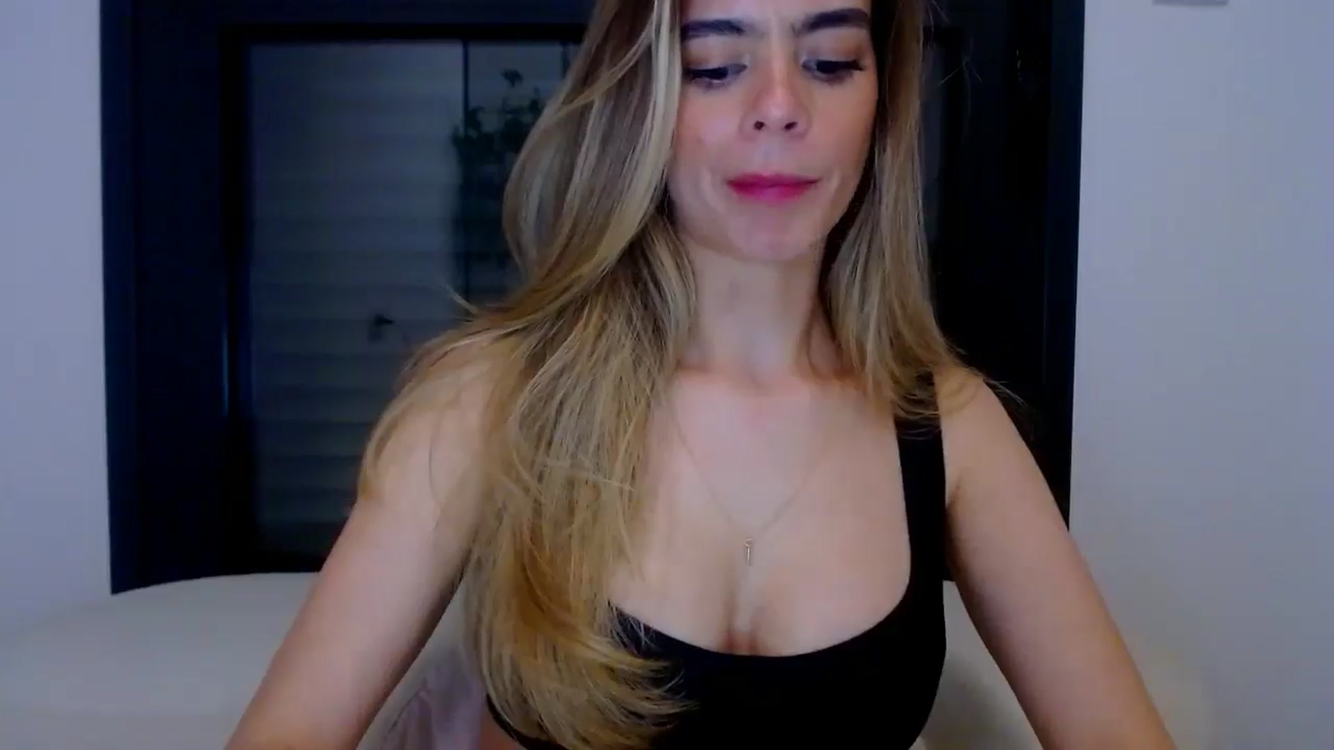 Gallery image thumbnail from fresagirl's myfreecams stream on, 04/04/2025, 24:38 image 7 of 20