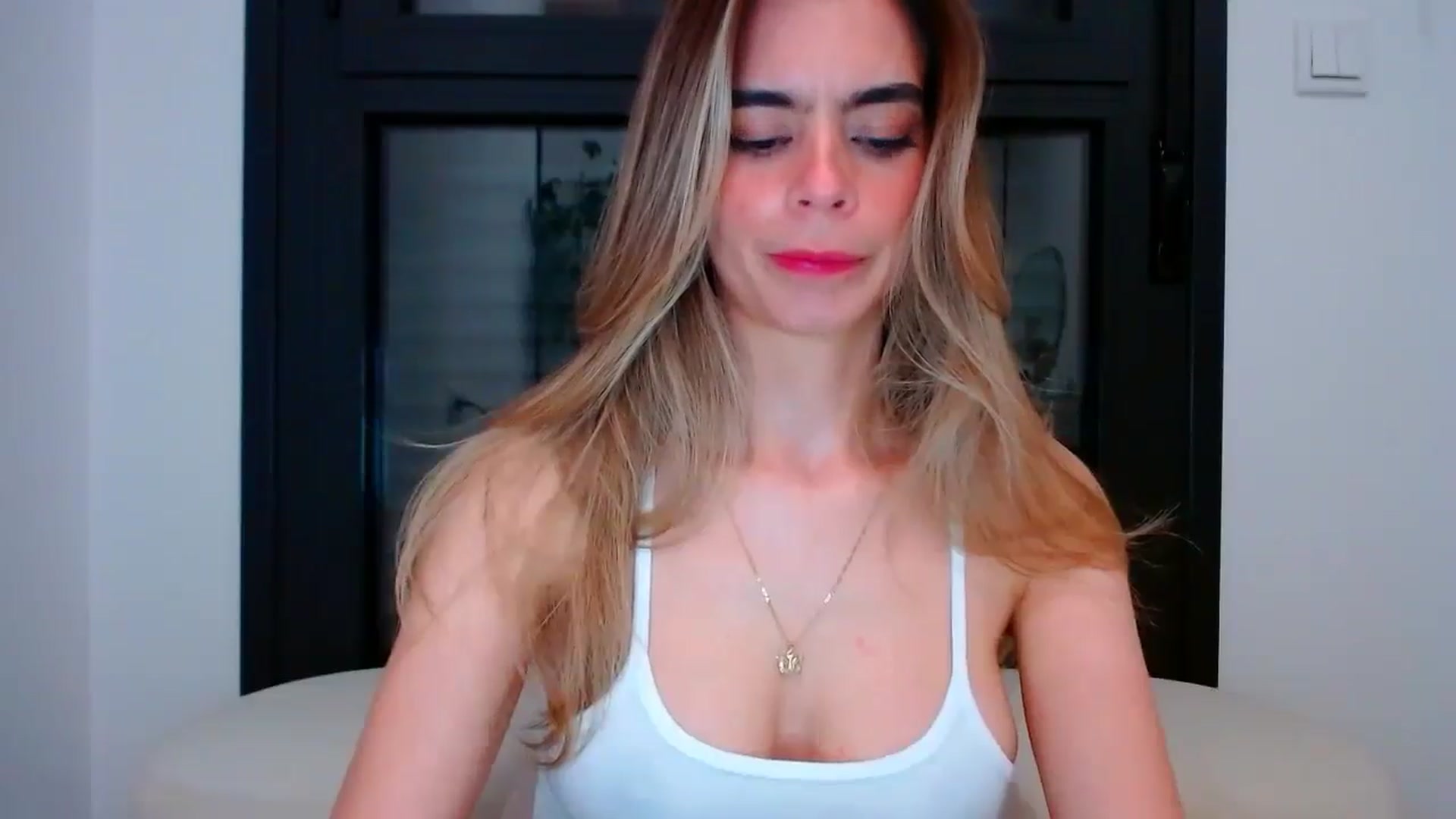 Gallery image thumbnail from fresagirl's myfreecams stream on, 04/10/2025, 20:23 image 6 of 20