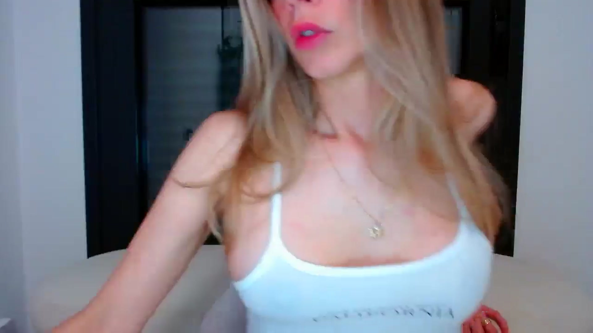 Gallery image thumbnail from fresagirl's myfreecams stream on, 04/10/2025, 20:23 image 17 of 20