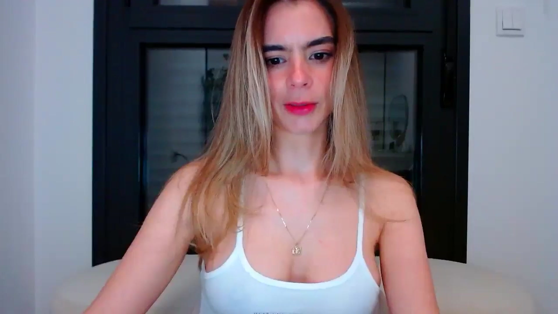 Gallery image thumbnail from fresagirl's myfreecams stream on, 04/10/2025, 20:23 image 4 of 20