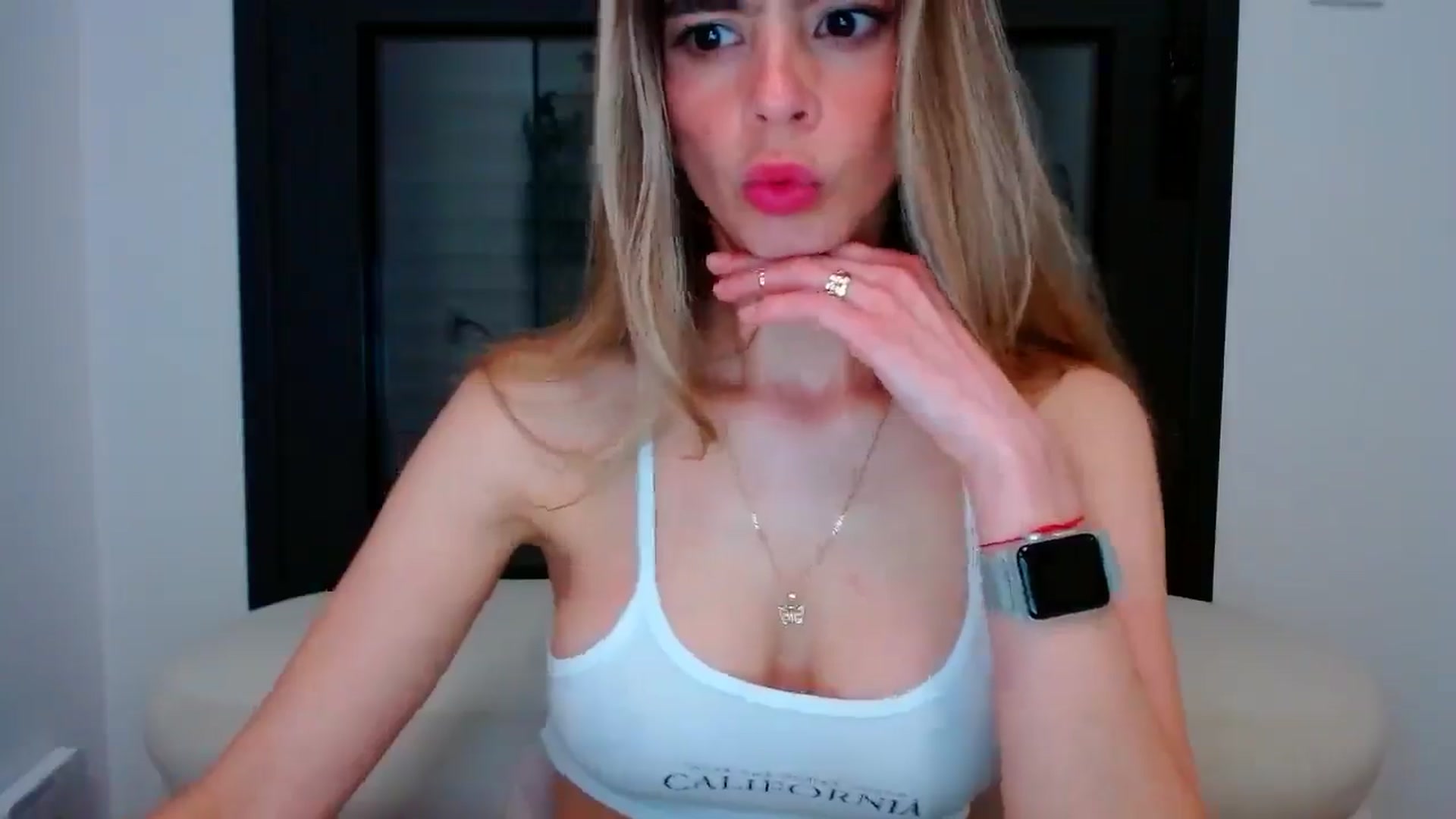 Gallery image thumbnail from fresagirl's myfreecams stream on, 04/10/2025, 20:23 image 14 of 20