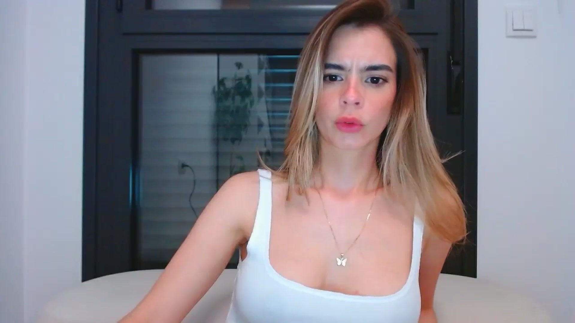 Gallery image thumbnail from fresagirl's myfreecams stream on, 04/14/2025, 22:00 image 12 of 20