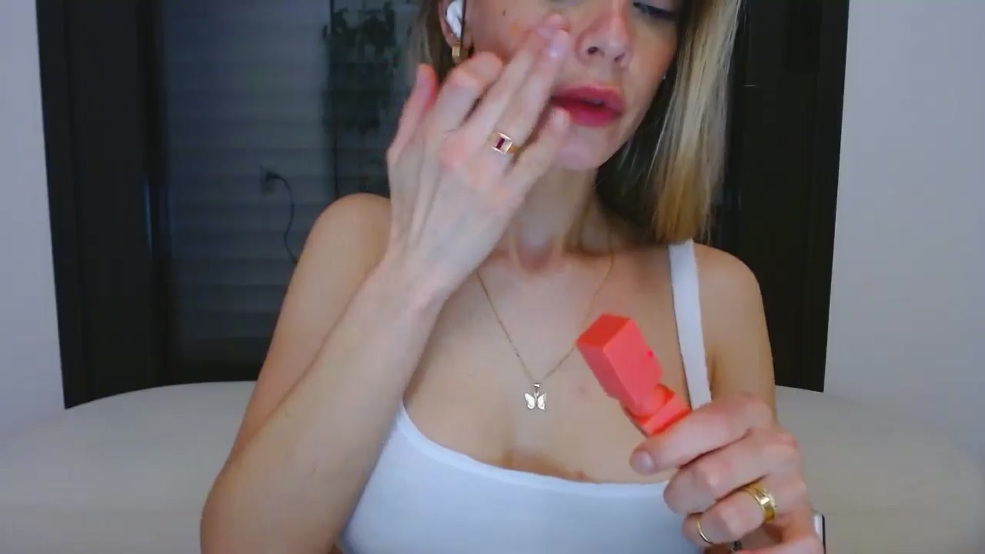 Gallery image thumbnail from fresagirl's myfreecams stream on, 04/14/2025, 22:00 image 18 of 20