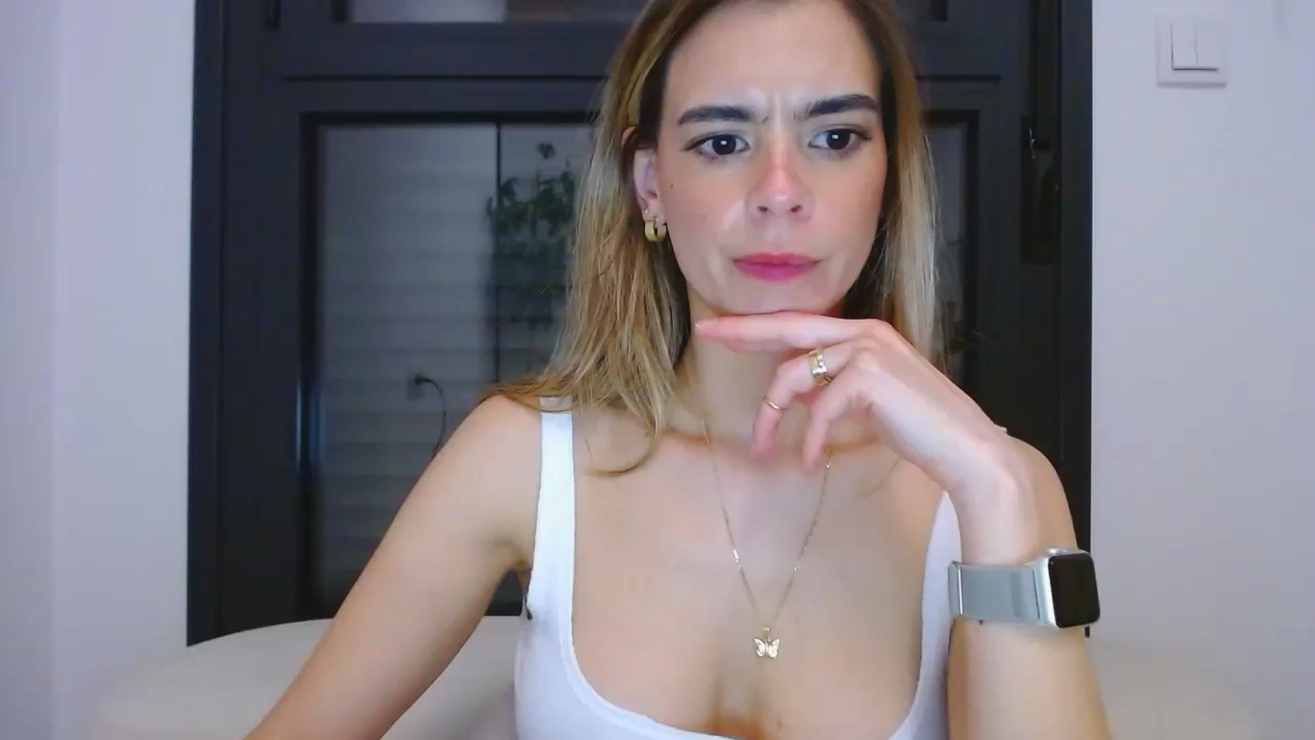 Gallery image thumbnail from fresagirl's myfreecams stream on, 04/14/2025, 22:00 image 11 of 20