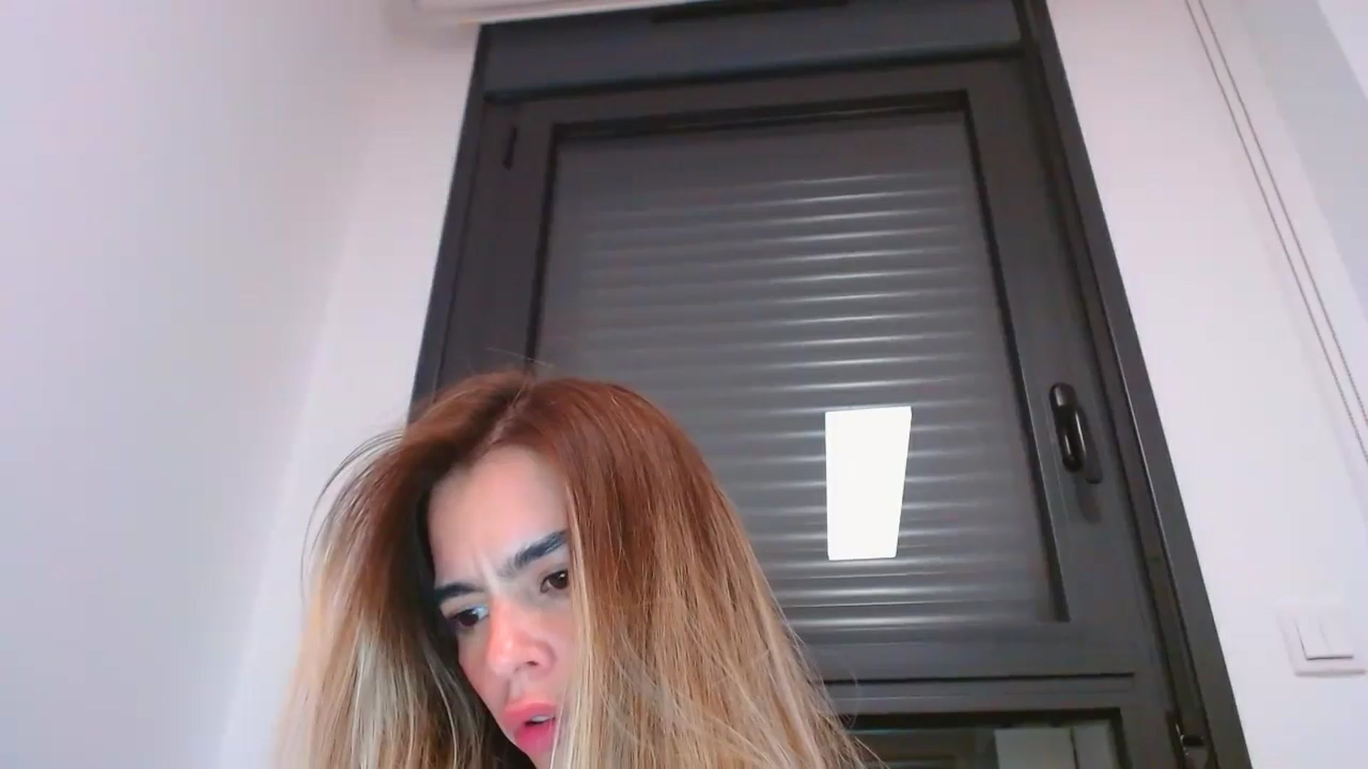 Gallery image thumbnail from fresagirl's myfreecams stream on, 04/14/2025, 23:12 image 14 of 20