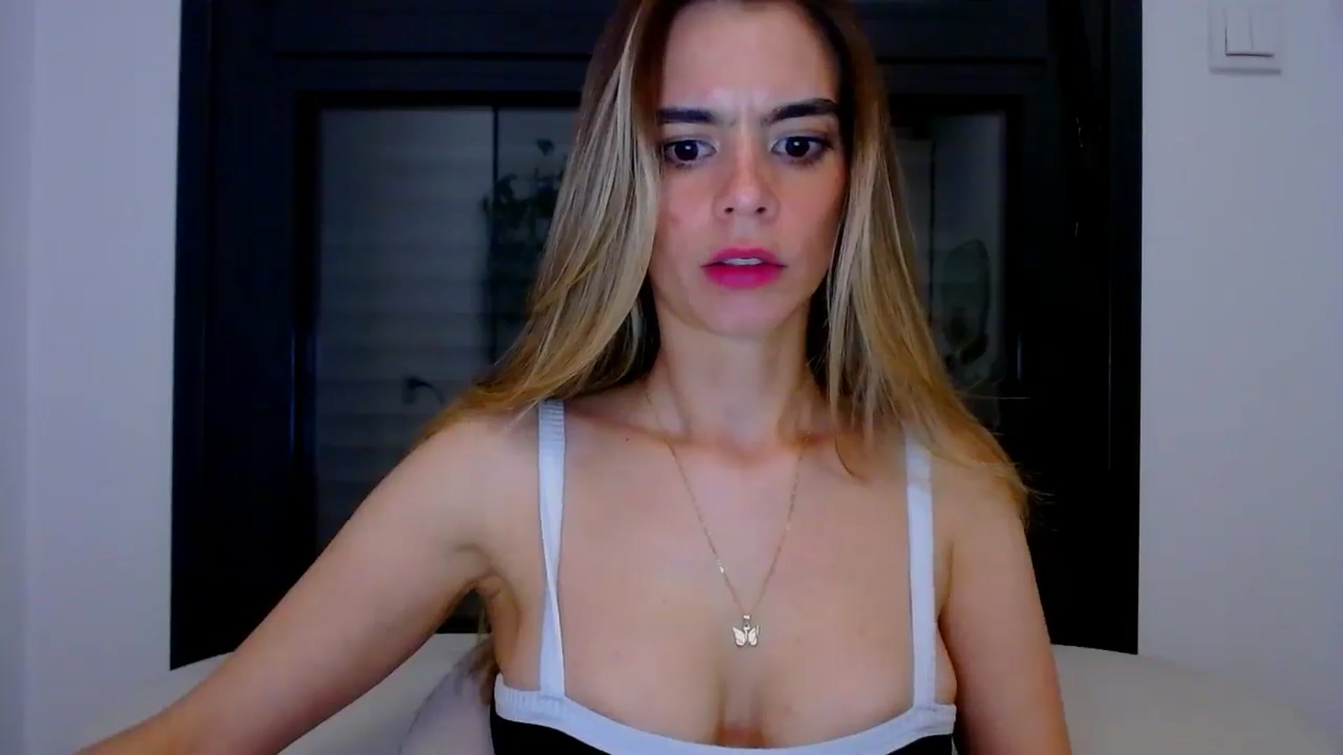 Gallery image thumbnail from fresagirl's myfreecams stream on, 04/22/2025, 22:05 image 6 of 20