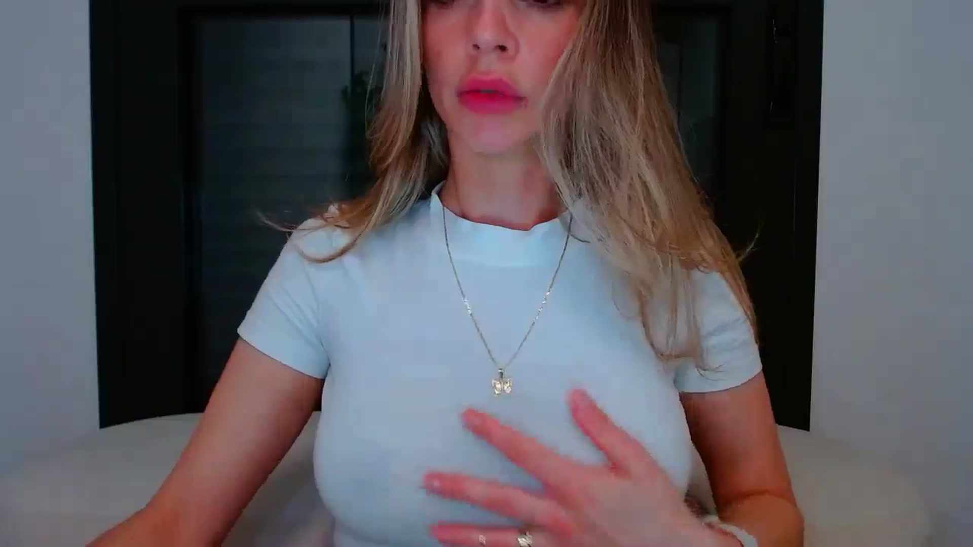 Gallery image thumbnail from fresagirl's myfreecams stream on, 04/24/2025, 20:50 image 10 of 20