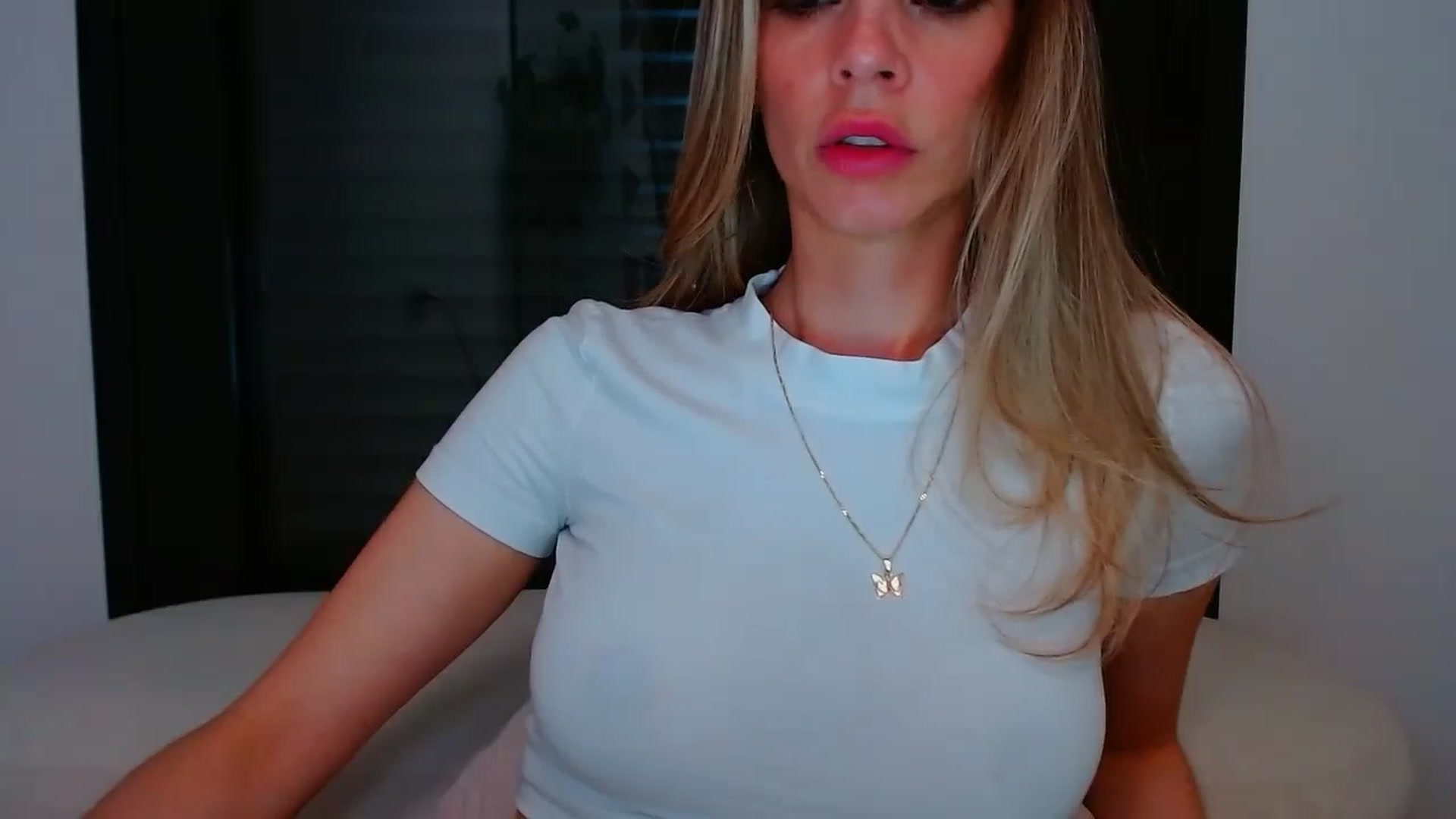 Gallery image thumbnail from fresagirl's myfreecams stream on, 04/24/2025, 20:50 image 11 of 20