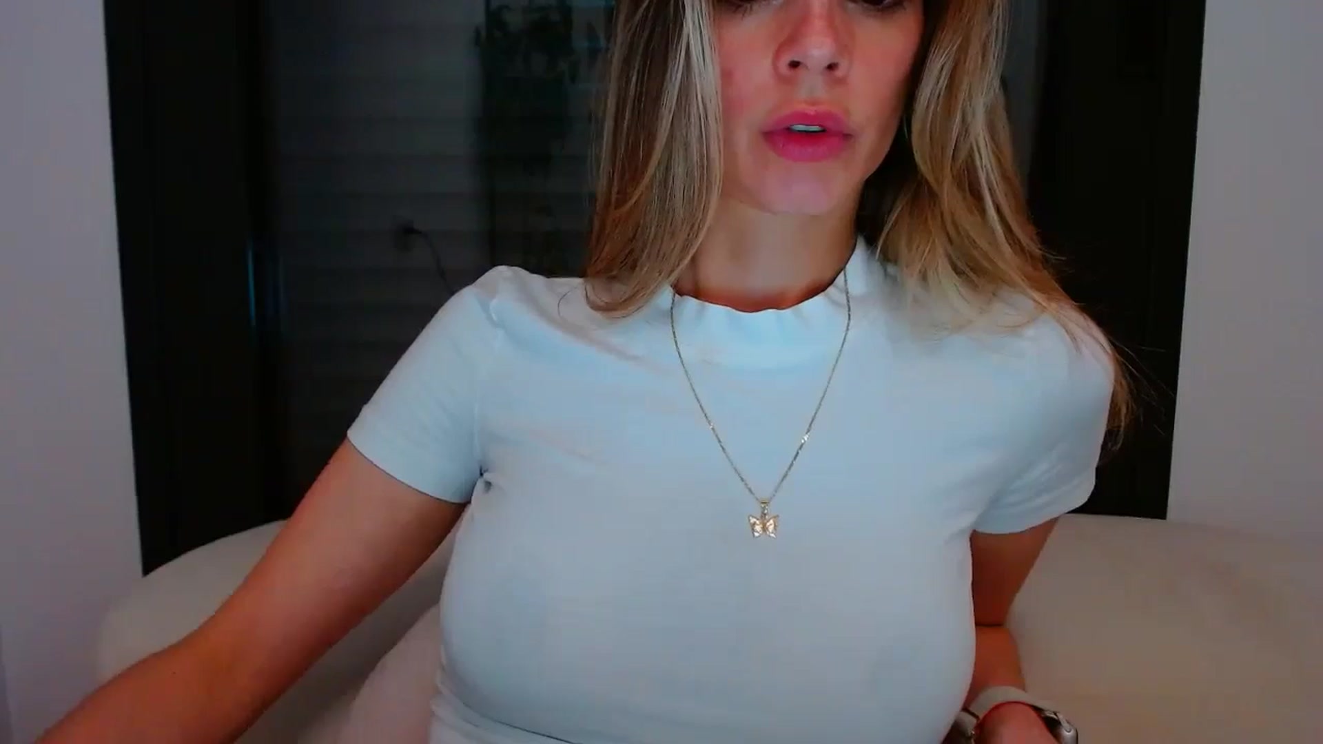 Gallery image thumbnail from fresagirl's myfreecams stream on, 04/24/2025, 22:09 image 19 of 20