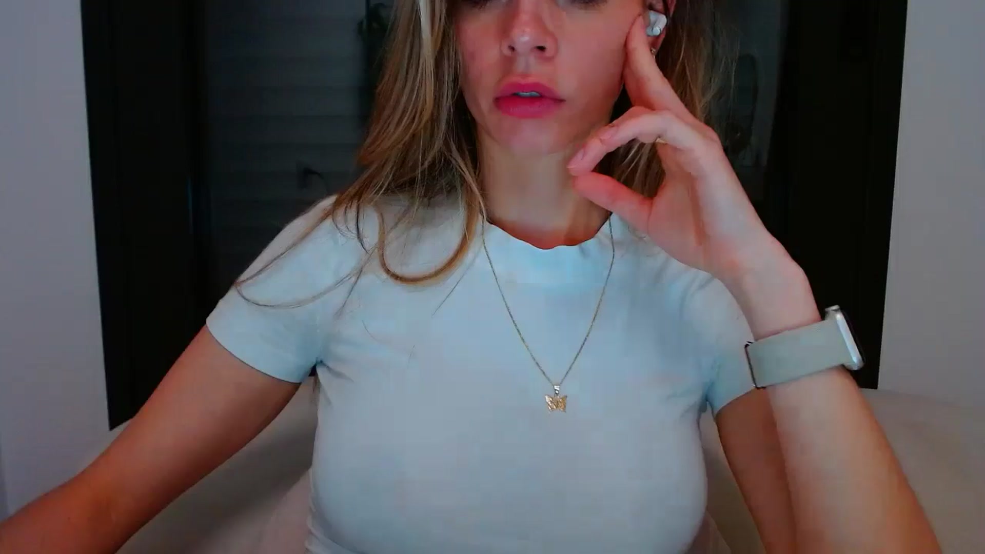 Gallery image thumbnail from fresagirl's myfreecams stream on, 04/24/2025, 22:09 image 10 of 20