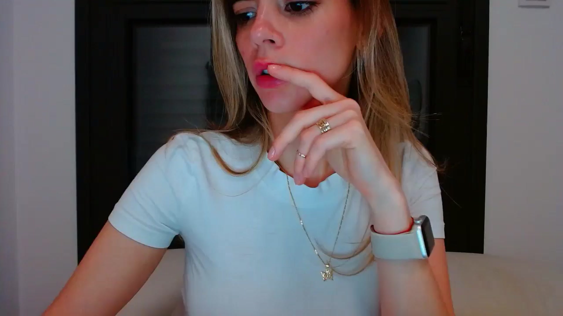Gallery image thumbnail from fresagirl's myfreecams stream on, 04/24/2025, 22:09 image 1 of 20