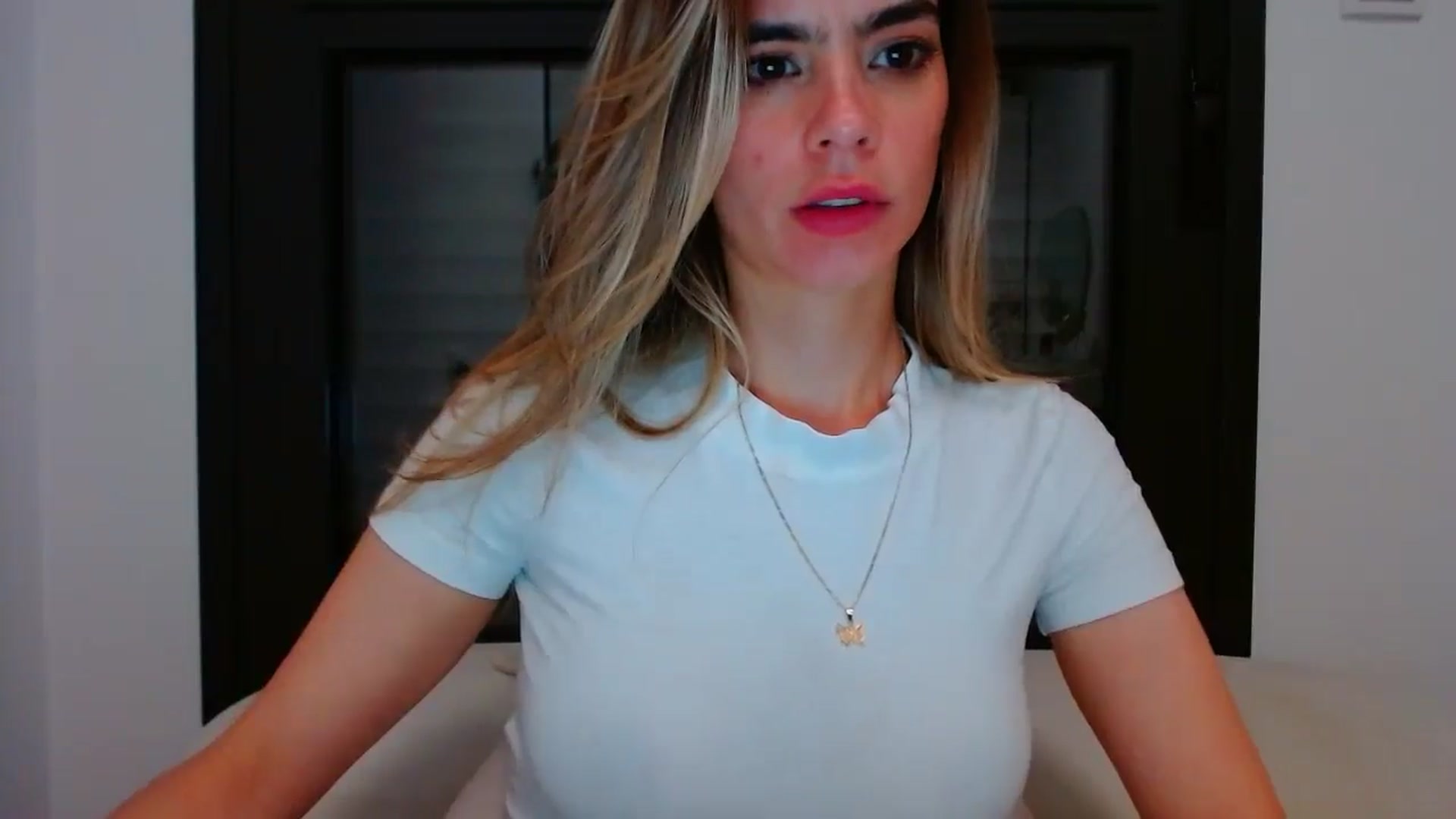 Gallery image thumbnail from fresagirl's myfreecams stream on, 04/24/2025, 22:09 image 2 of 20