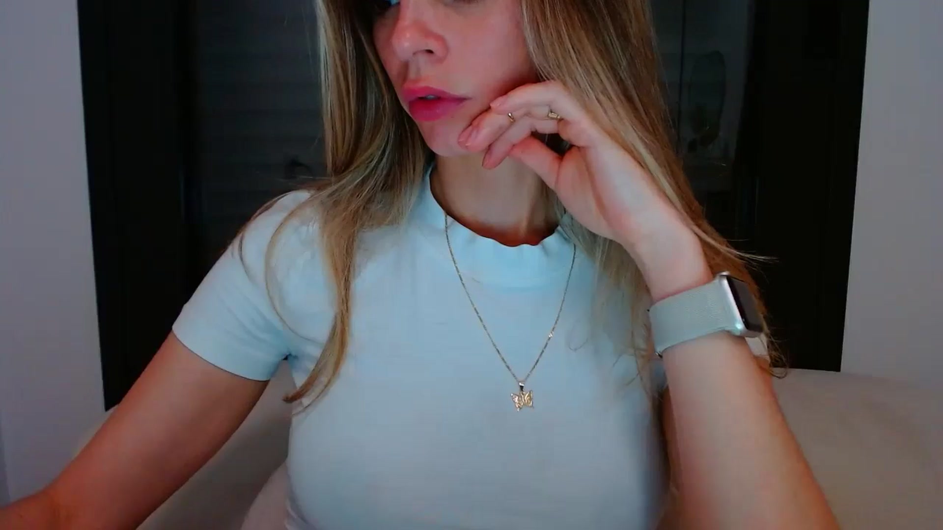 Gallery image thumbnail from fresagirl's myfreecams stream on, 04/24/2025, 22:09 image 15 of 20