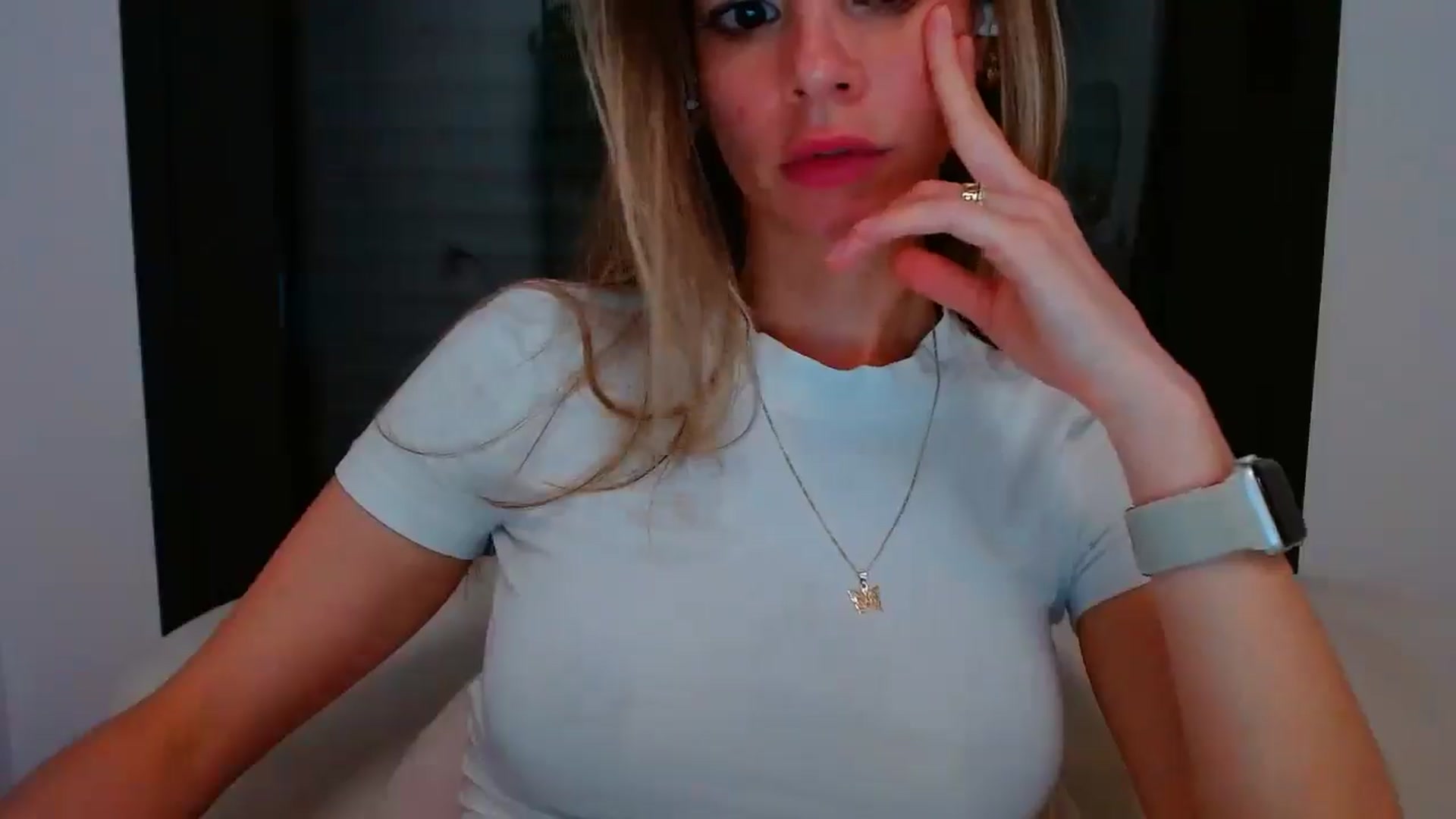 Gallery image thumbnail from fresagirl's myfreecams stream on, 04/24/2025, 22:09 image 9 of 20