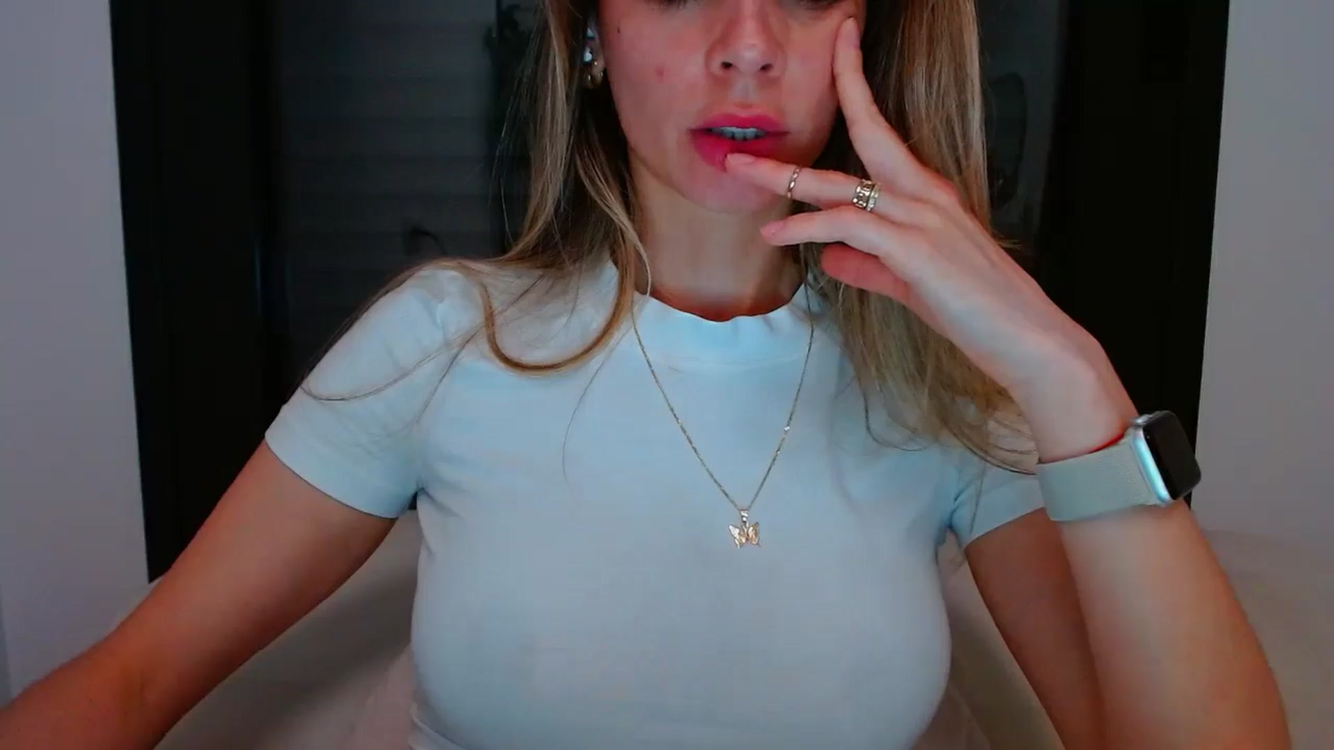 Gallery image thumbnail from fresagirl's myfreecams stream on, 04/24/2025, 22:09 image 7 of 20