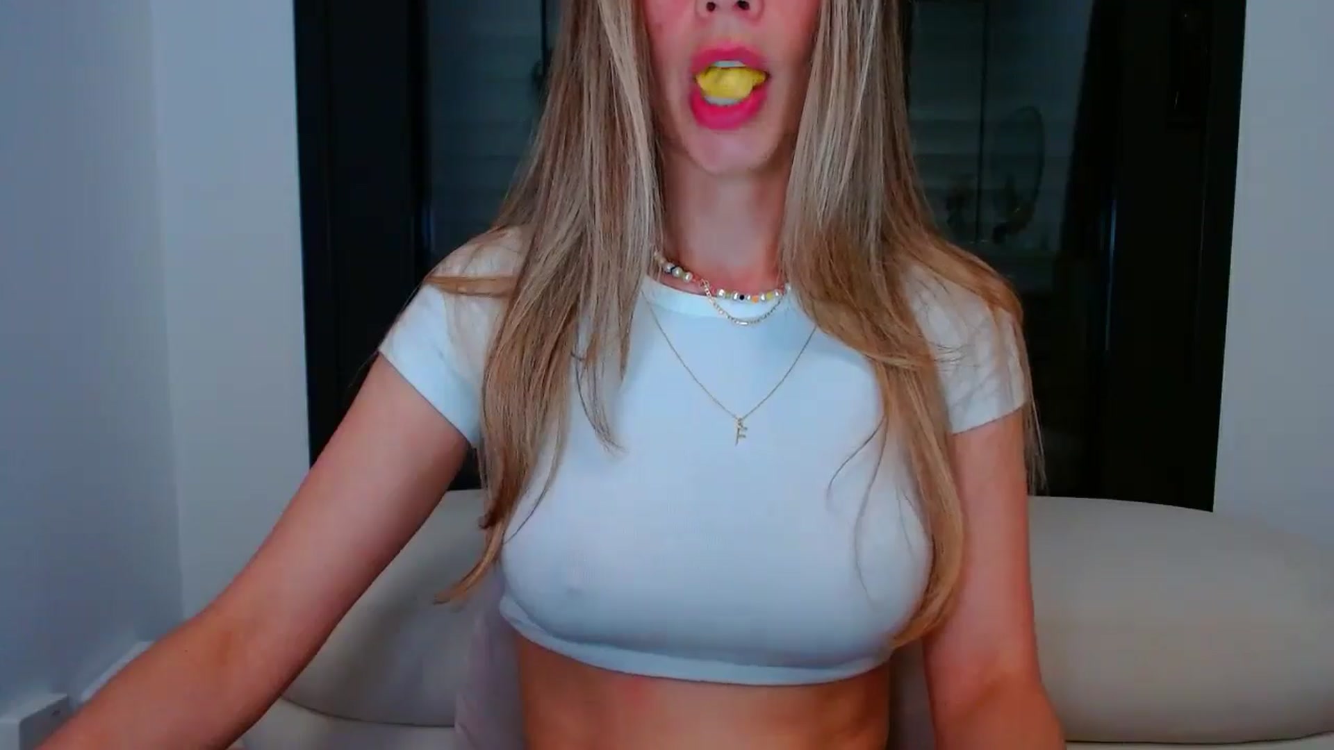 Gallery image thumbnail from fresagirl's myfreecams stream on, 05/05/2025, 21:26 image 14 of 20