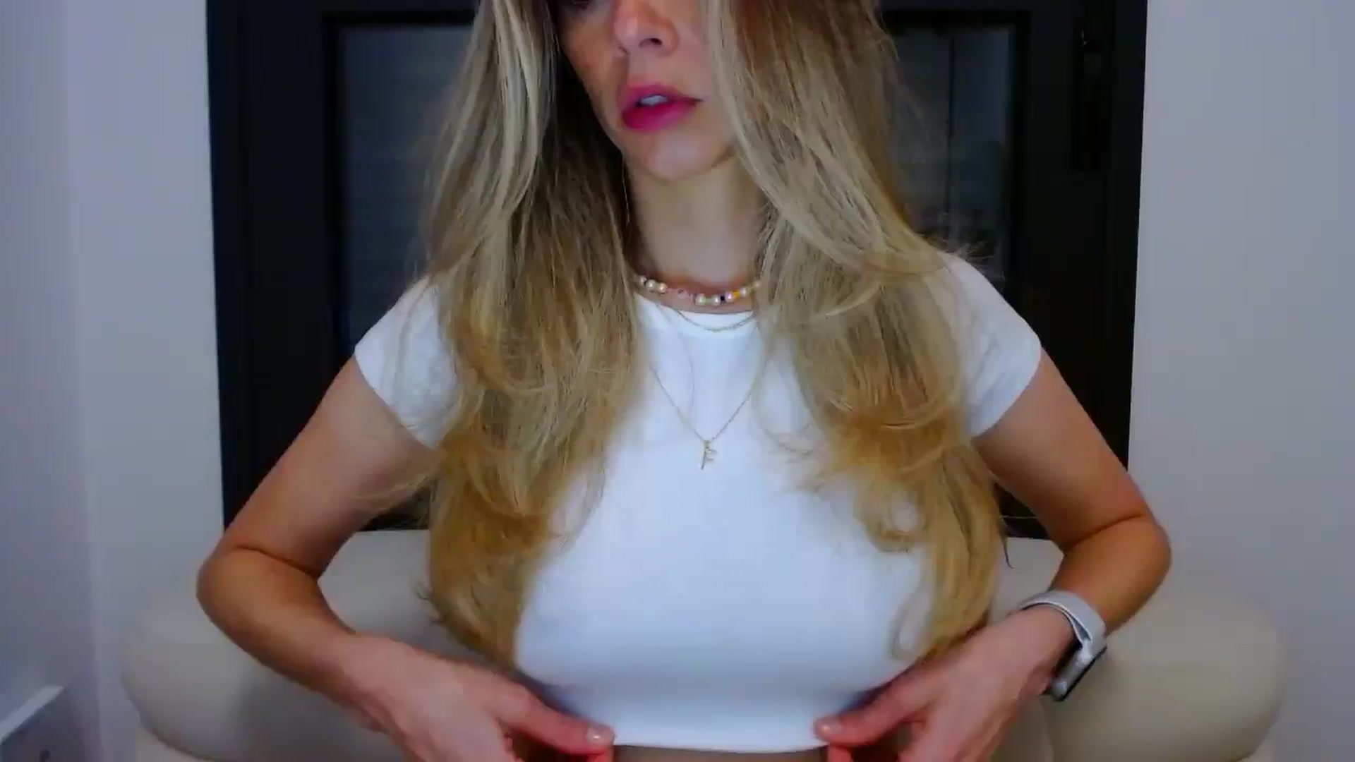 Gallery image thumbnail from fresagirl's myfreecams stream on, 05/05/2025, 21:26 image 1 of 20