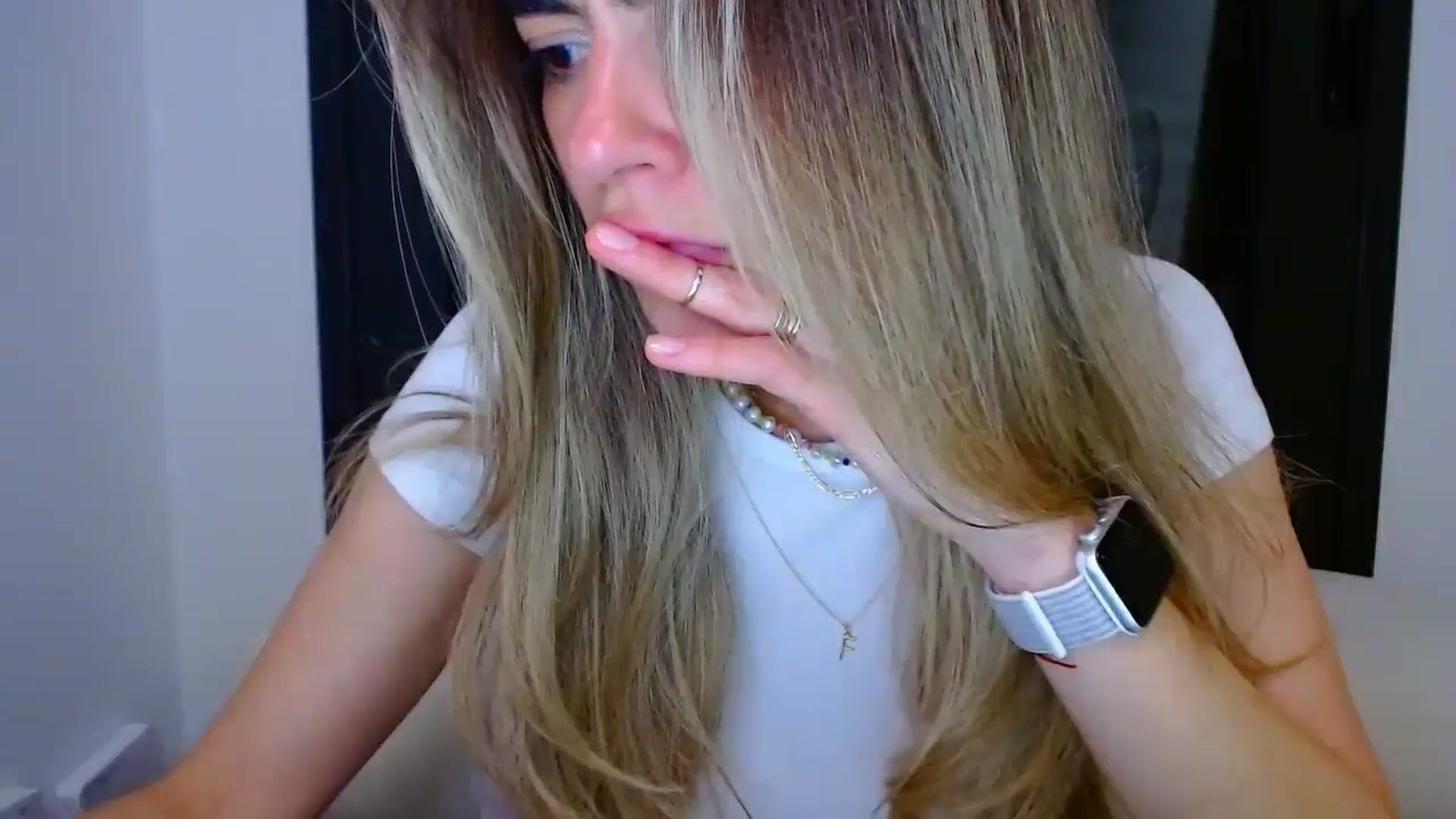 Gallery image thumbnail from fresagirl's myfreecams stream on, 05/05/2025, 21:26 image 15 of 20