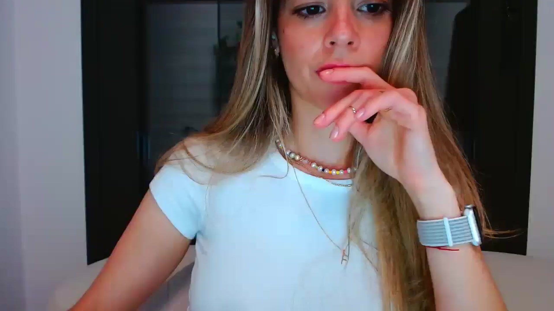 Gallery image thumbnail from fresagirl's myfreecams stream on, 05/05/2025, 23:10 image 1 of 20