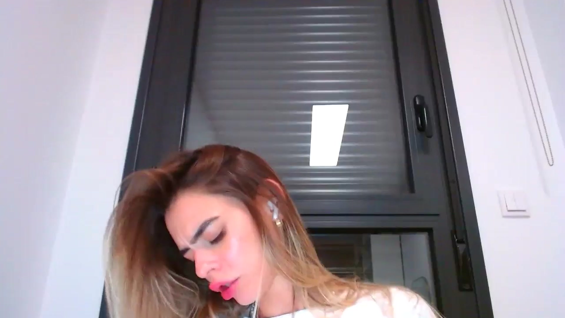 Gallery image thumbnail from fresagirl's myfreecams stream on, 05/05/2025, 23:10 image 18 of 20