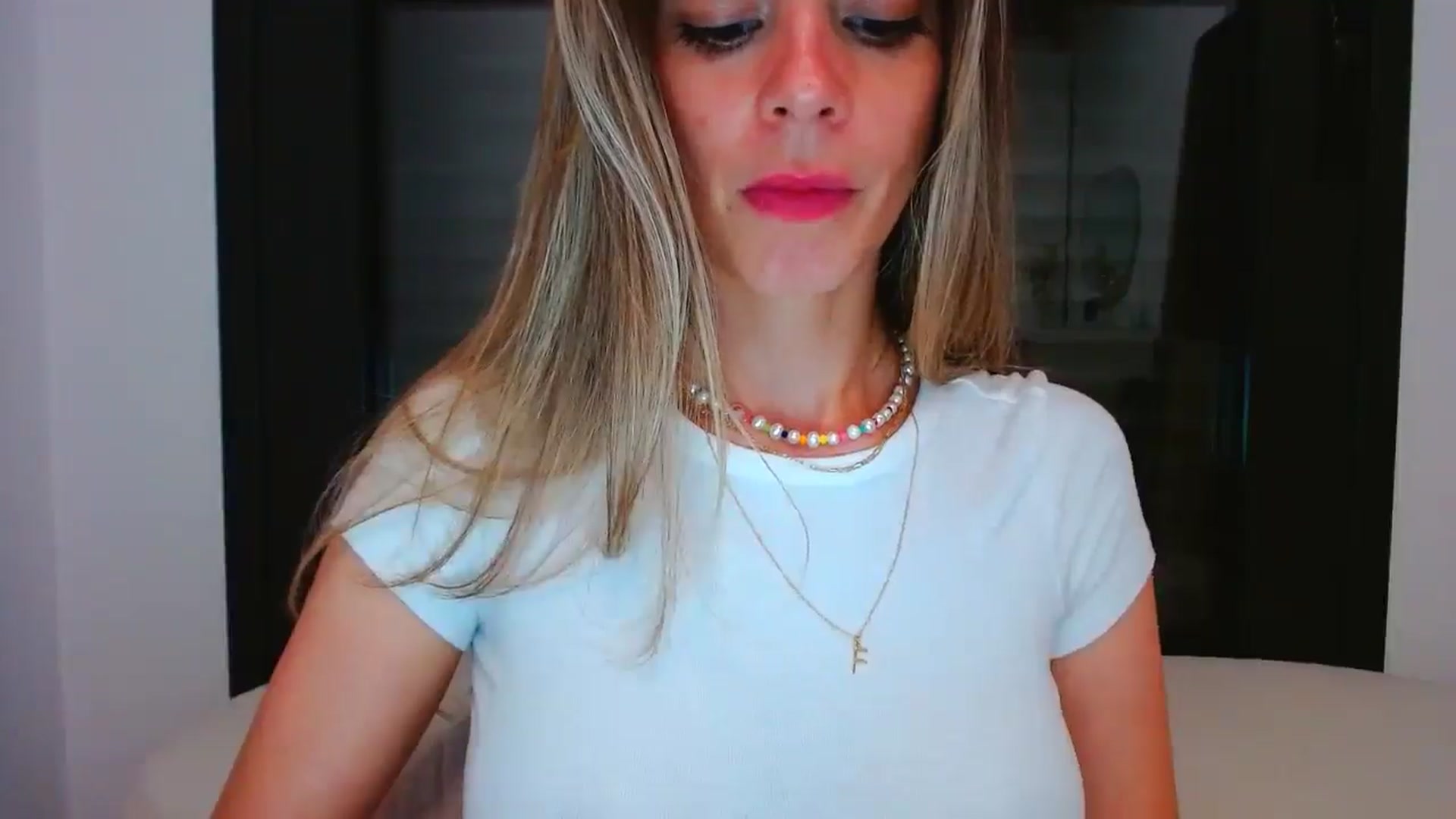 Gallery image thumbnail from fresagirl's myfreecams stream on, 05/05/2025, 23:10 image 3 of 20
