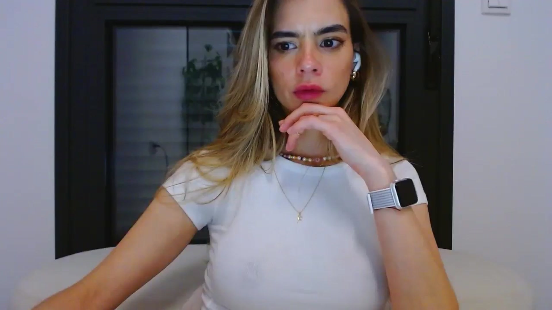 Gallery image thumbnail from fresagirl's myfreecams stream on, 05/06/2025, 23:47 image 18 of 20