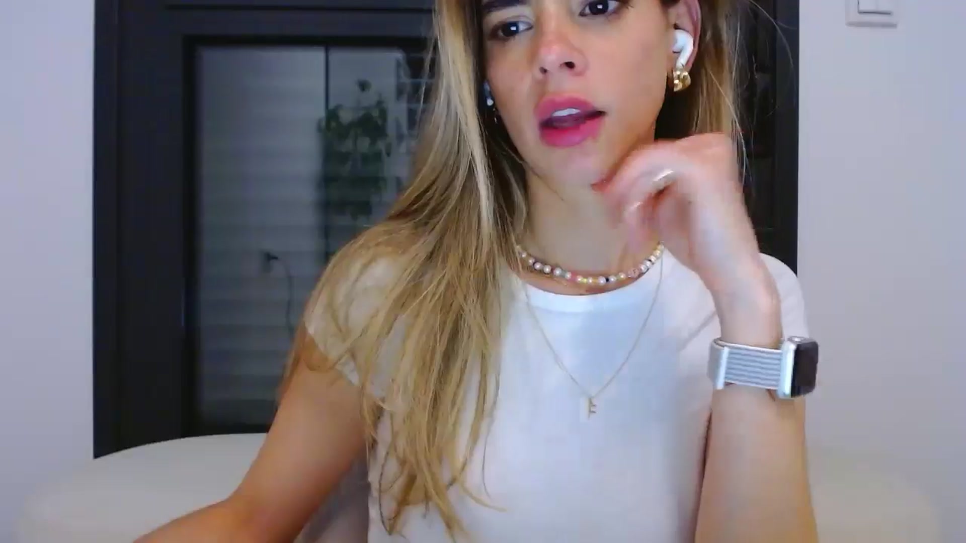 Gallery image thumbnail from fresagirl's myfreecams stream on, 05/06/2025, 23:47 image 20 of 20