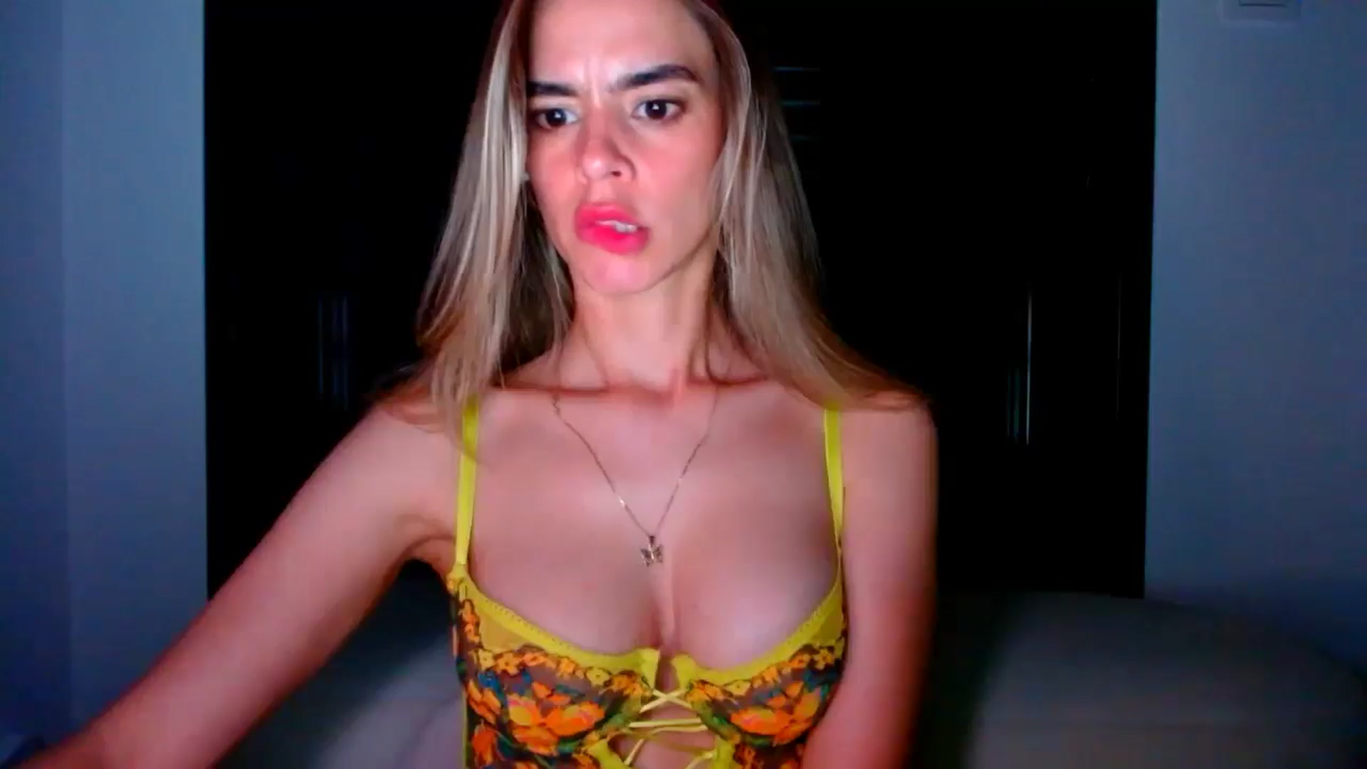 Gallery image thumbnail from fresagirl's myfreecams stream on, 05/08/2025, 24:33 image 19 of 20