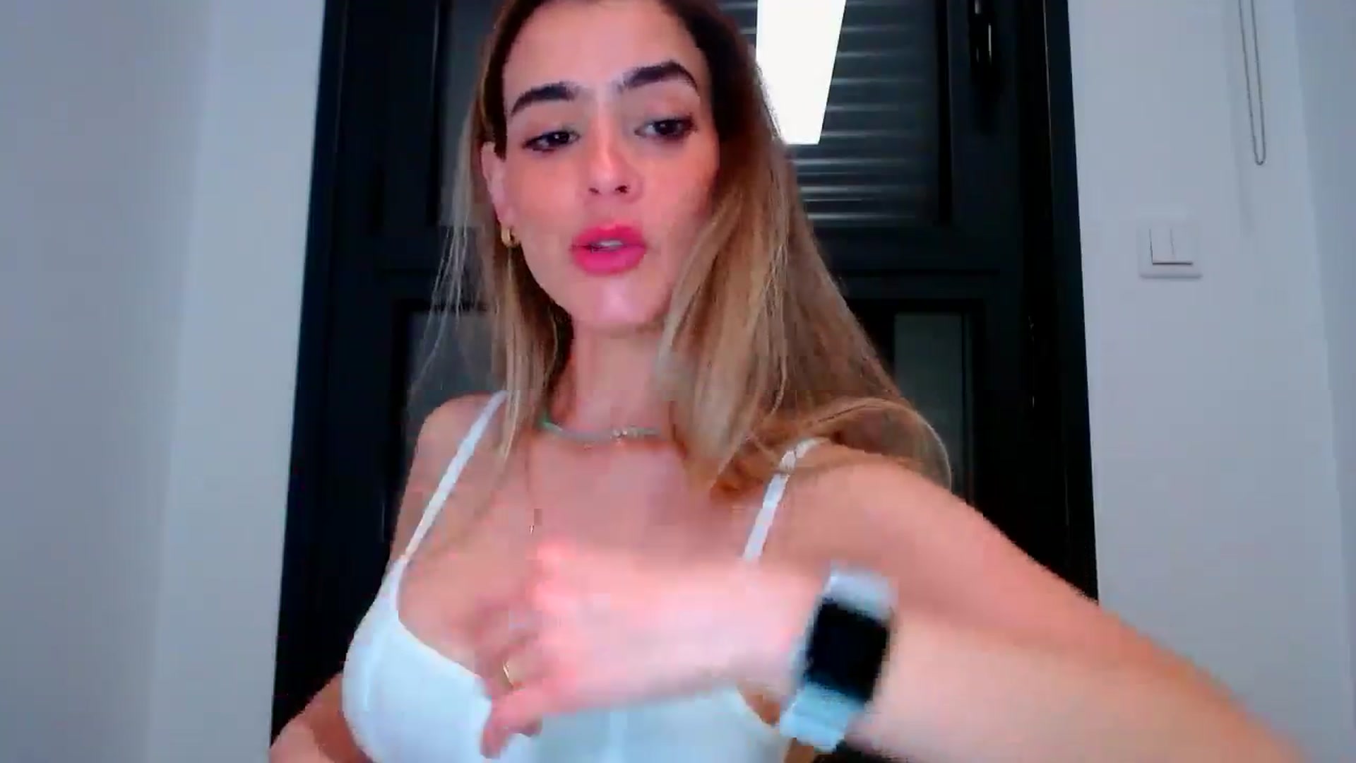 Gallery image thumbnail from fresagirl's myfreecams stream on, 05/08/2025, 22:22 image 8 of 20