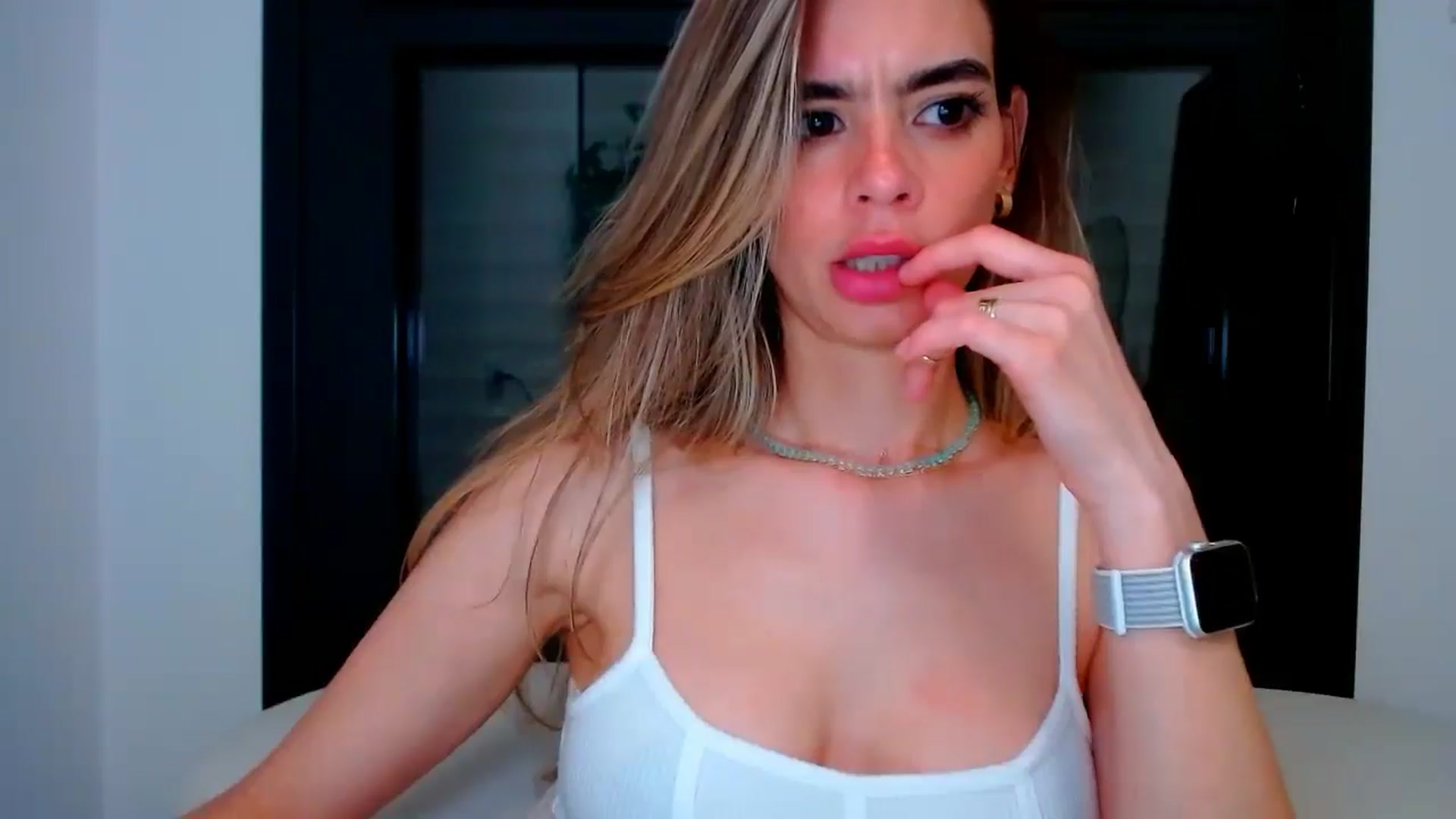 Gallery image thumbnail from fresagirl's myfreecams stream on, 05/08/2025, 22:22 image 15 of 20