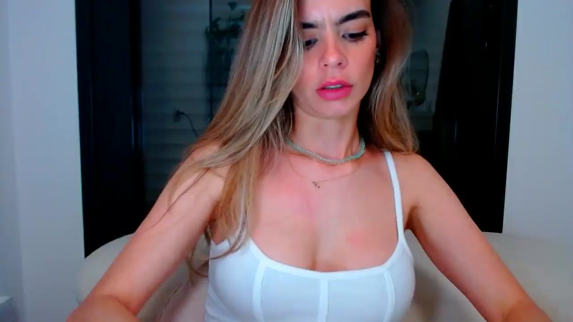 Gallery image thumbnail from fresagirl's myfreecams stream on, 05/08/2025, 23:33 image 12 of 20