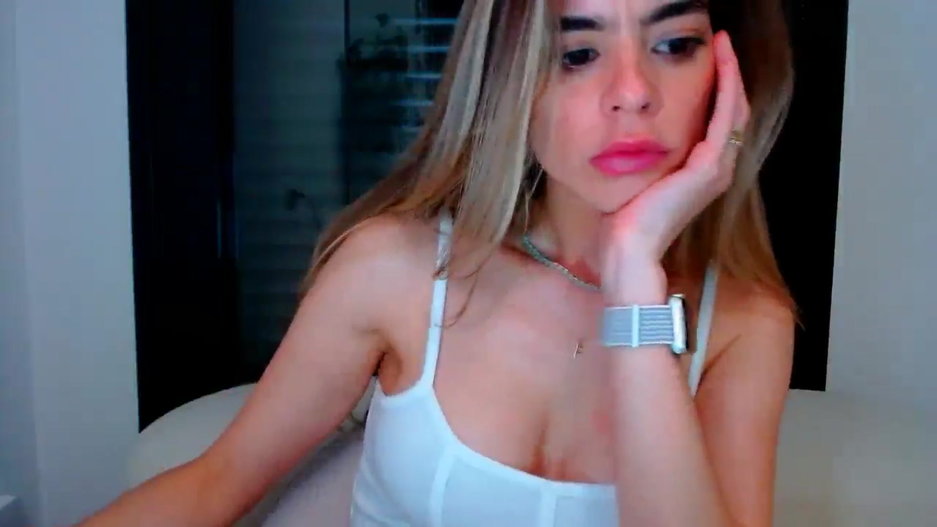 Gallery image thumbnail from fresagirl's myfreecams stream on, 05/08/2025, 23:33 image 5 of 20